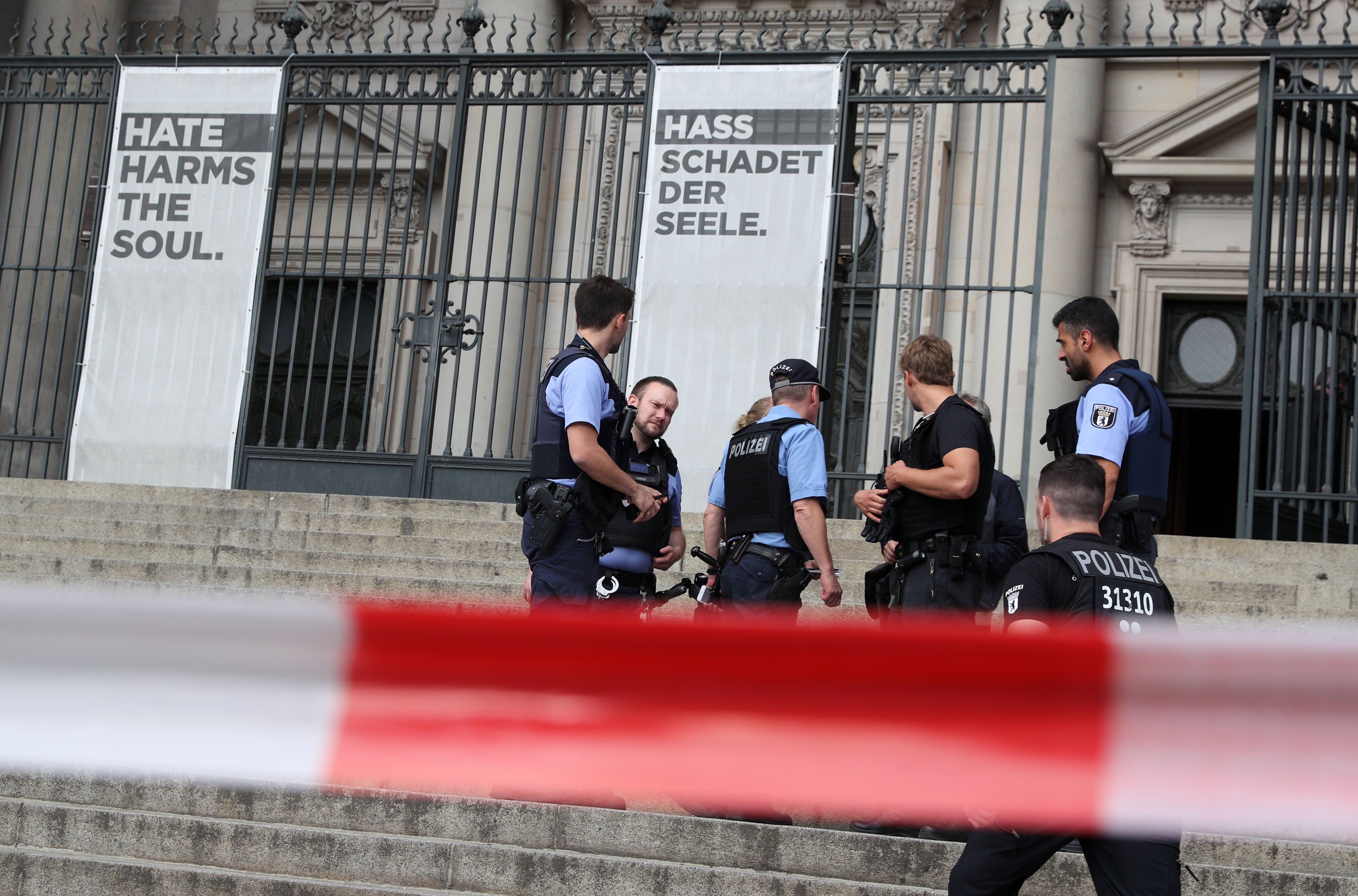 Tiroteo en la Catedral de Berlín, con dos heridos