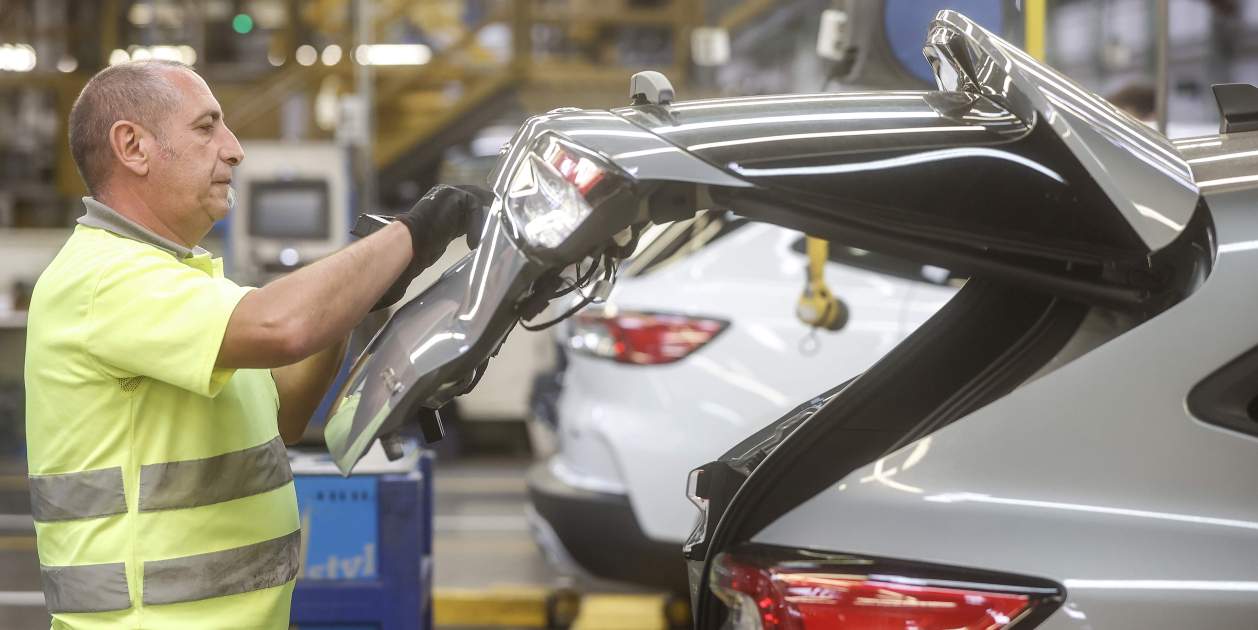 Un trabajador en la fabrica de Ford Almussafes Un trabajador en la fabrica de Ford Almussafes