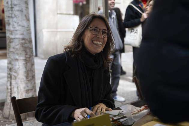 Eva Baltasar Sant Jordi 2024 en Barcelona / Foto: Irene Vilà Capafons Eva Baltasar Sant Jordi 2024 en Barcelona / Foto: Irene Vilà Capafons