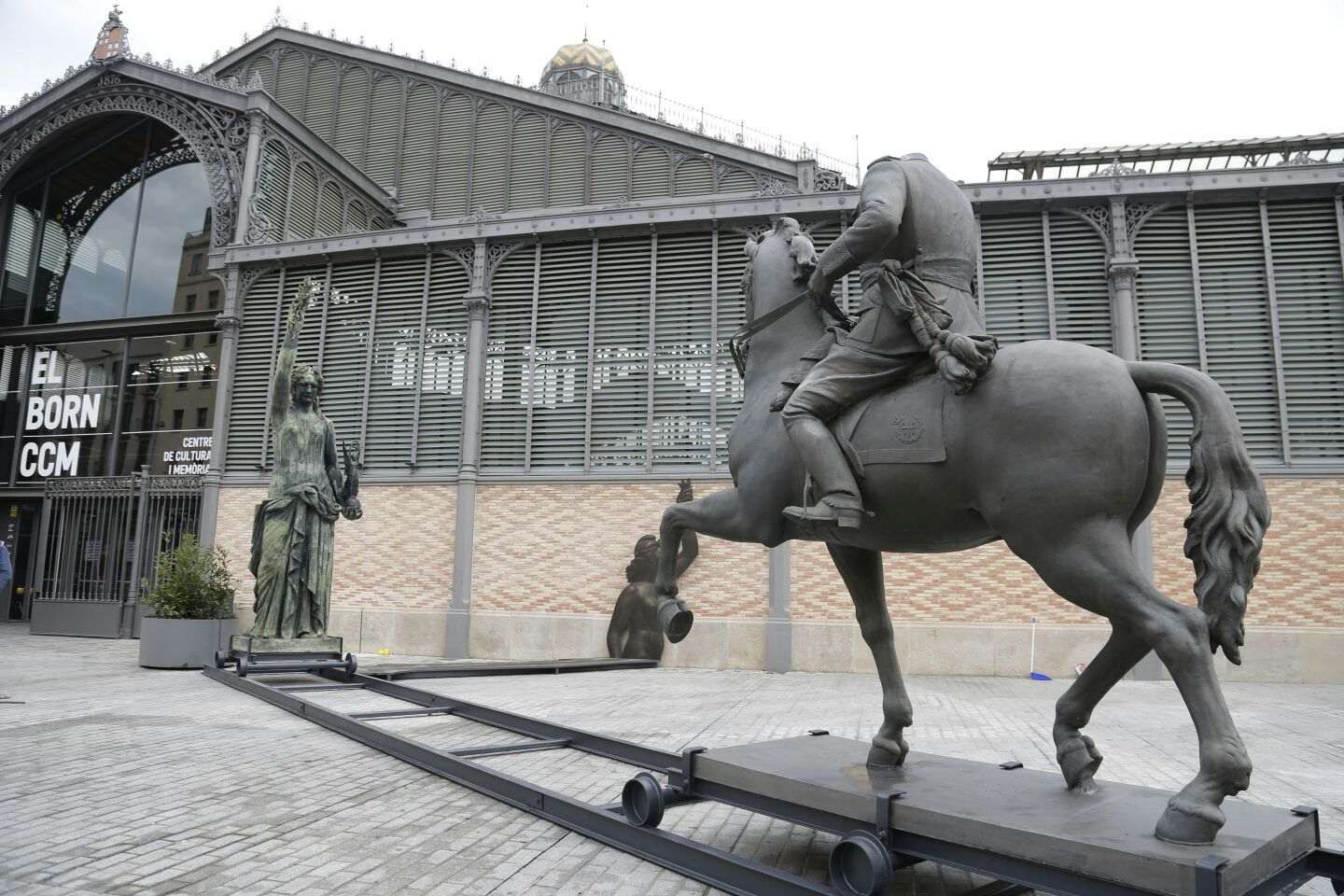 Barcelona se suma a 8 ciutats per denunciar els crims del franquisme