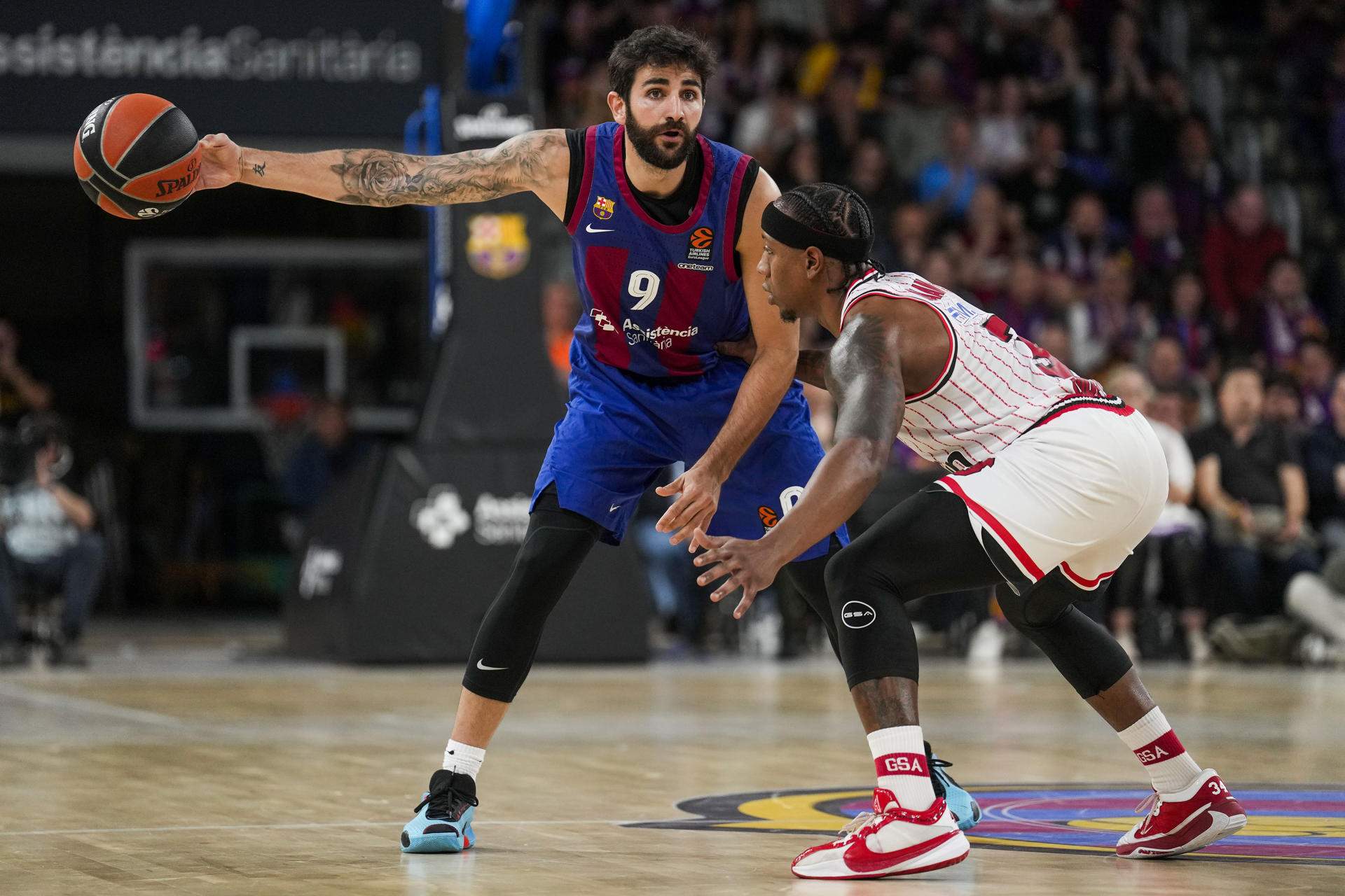 Un Barça impreciso cae contra el Olympiacos en el primer partido de los play-offs de la Euroliga (75-77)