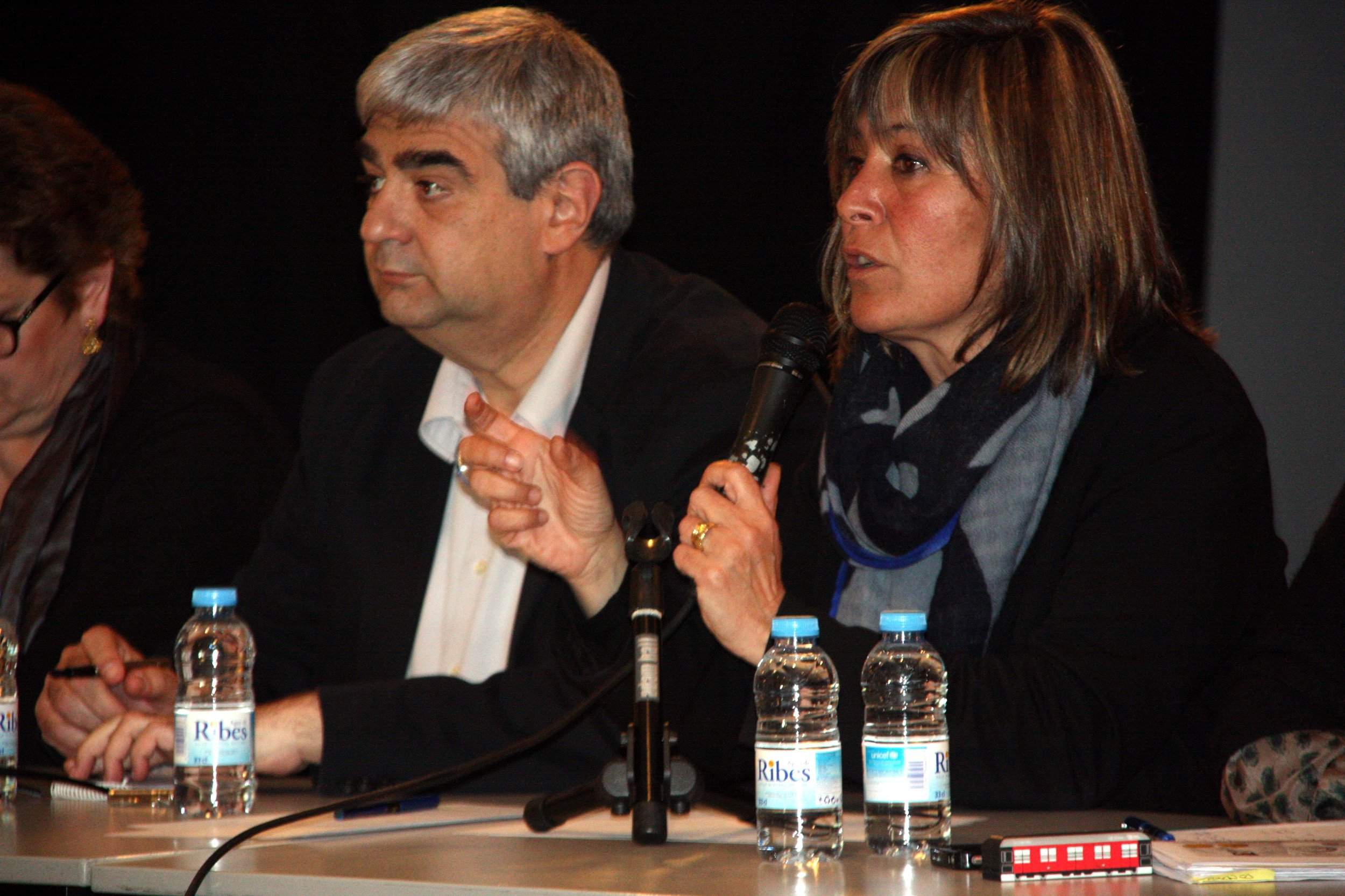 El PSC de l'Hospitalet s'absté i frena la moció del PP contra el referèndum