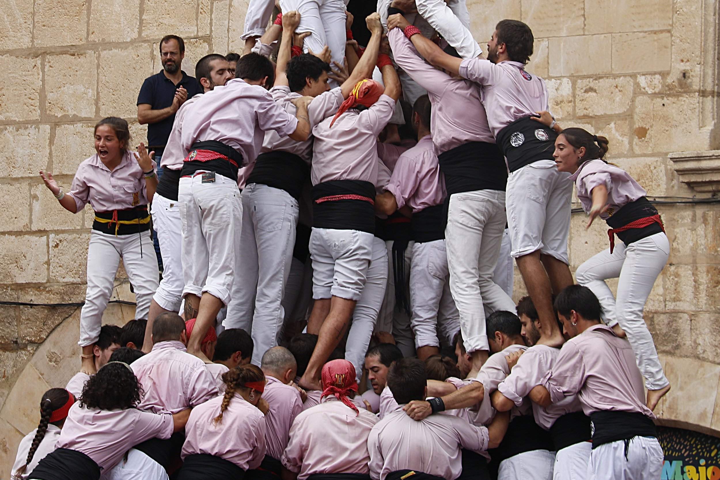 Els Minyons suspenen la Diada Nova Atenes per incompatibilitat amb l'1-O