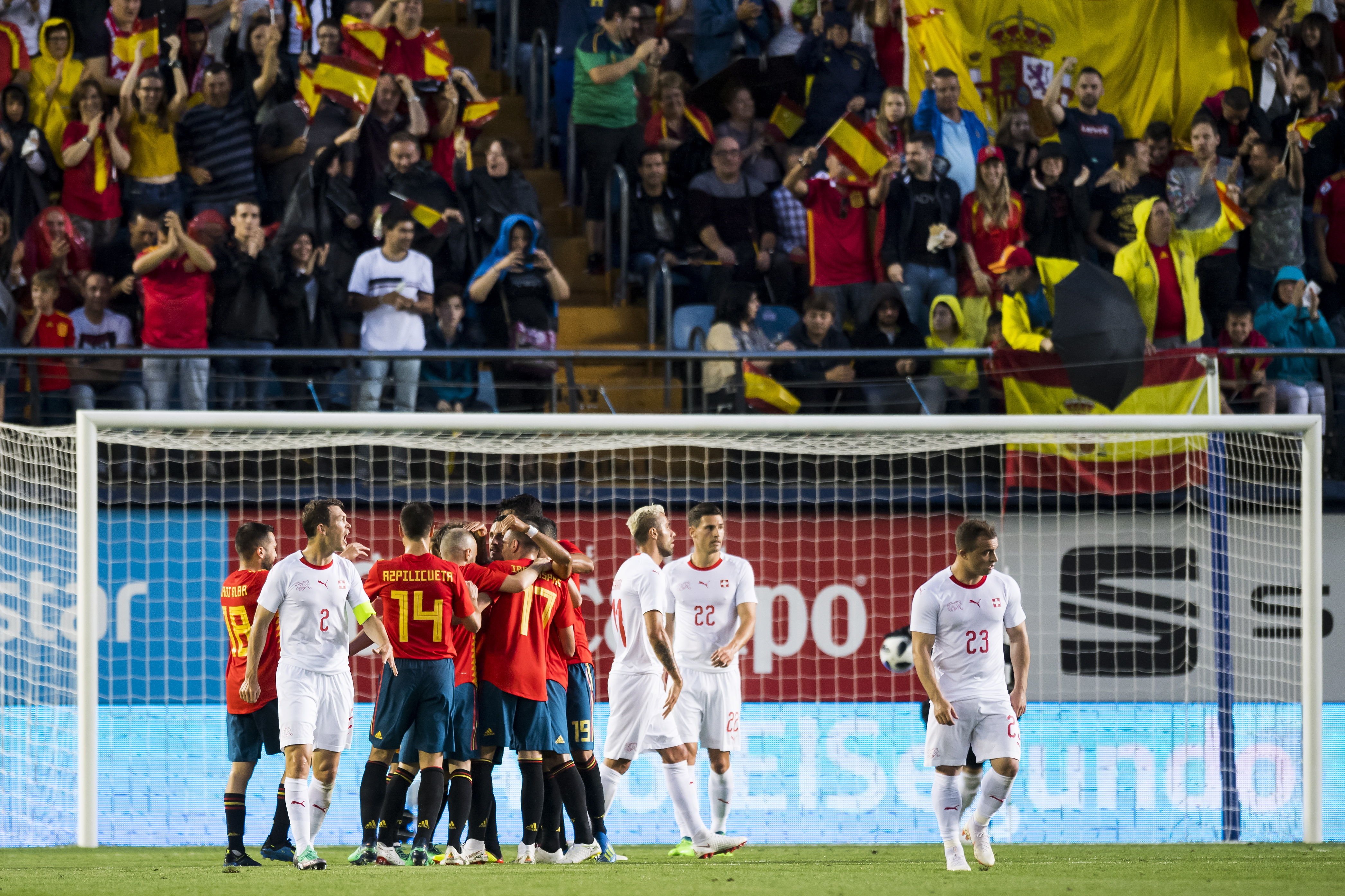 España gana pero no convence contra Túnez