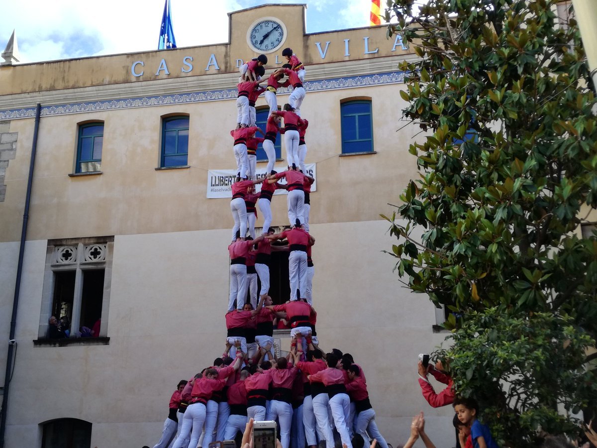 Crónica castellera: La Vella muestra autoridad con el 5de9 con folre