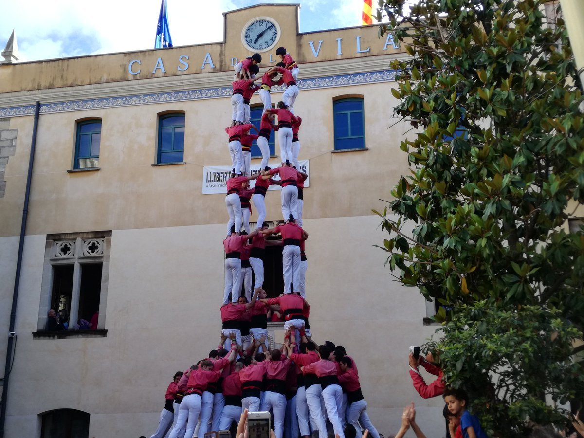 Crònica castellera: La Vella mostra autoritat amb el 5de9 amb folre