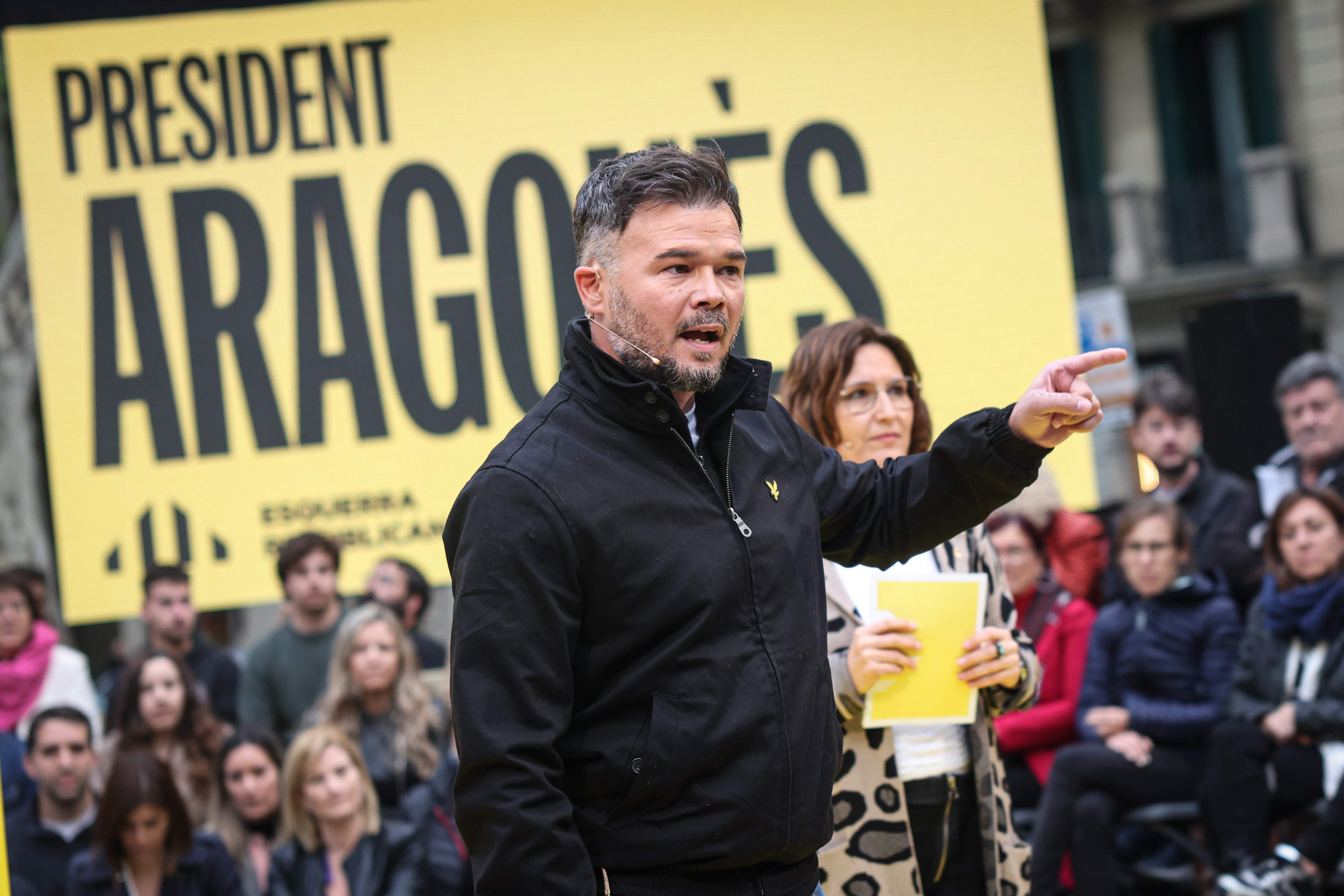 Rufián reprocha a Sánchez la "frivolidad" de su no dimisión: "Se queda sin hacer nada"