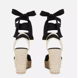 Su diseño estiliza las piernas Su diseño estiliza las piernas