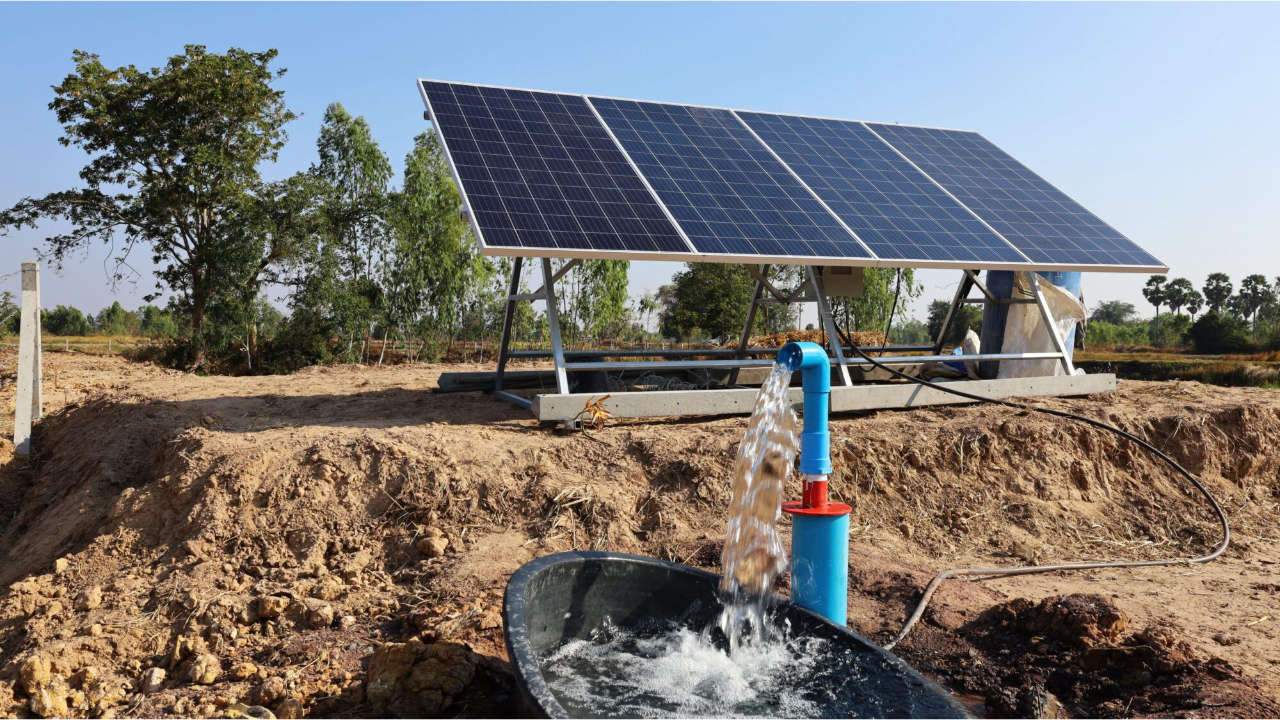 Las placas solares hacen que los sistemas de riego sean más eficientes