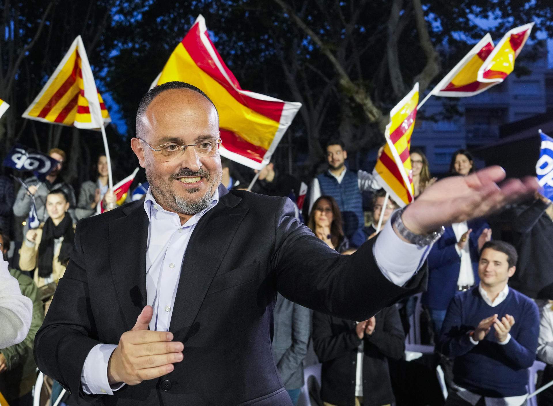 “Populistes egocèntrics”: primer dard de campanya d’Alejandro Fernández a Sánchez i Puigdemont