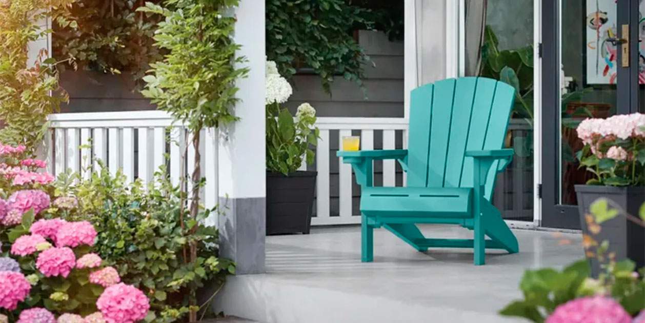 Este sillón de resina color turquesa de Leroy Merlin podría ganar un concurso de diseño
