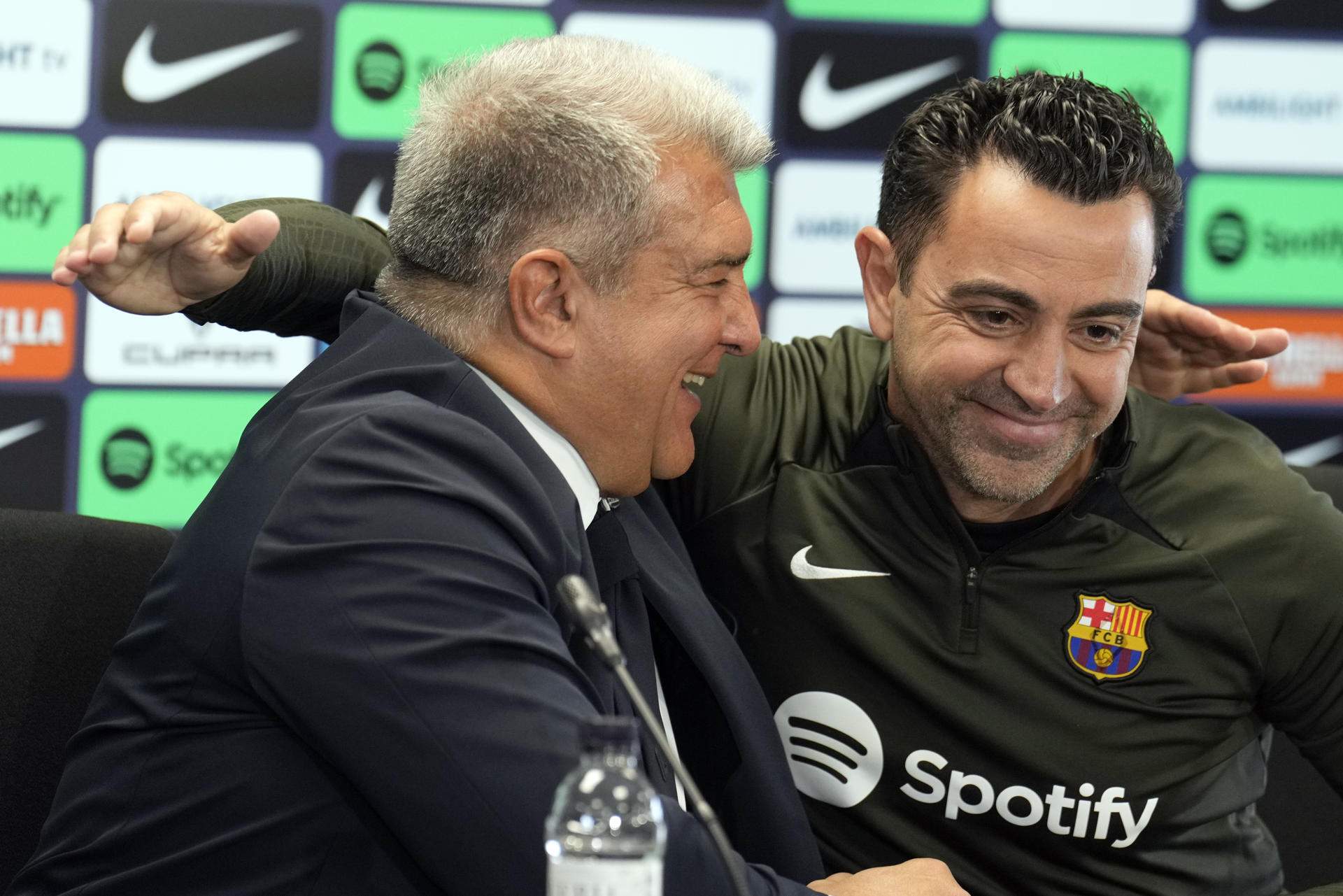 Joan Laporta Xavi Hernández Barça / Foto: EFE