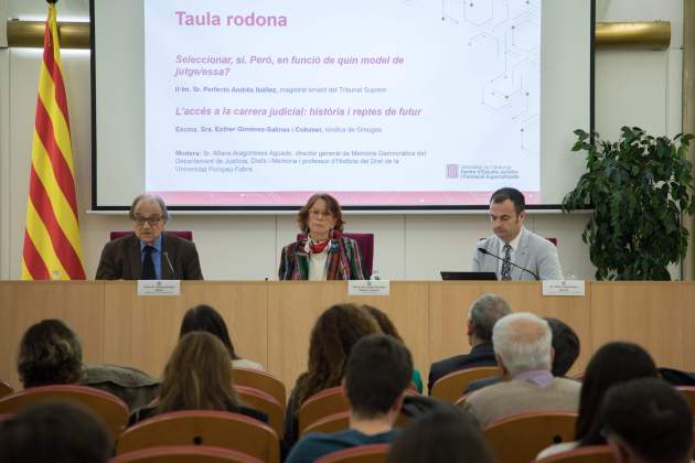 El director general de Memória Democratica, Alfons Aragoneses, modera la jornada la CEFJE, aquest divendres. /Foto: Eva Parey El director general de Memória Democratica, Alfons Aragoneses, modera la jornada la CEFJE, aquest divendres. /Foto: Eva Parey