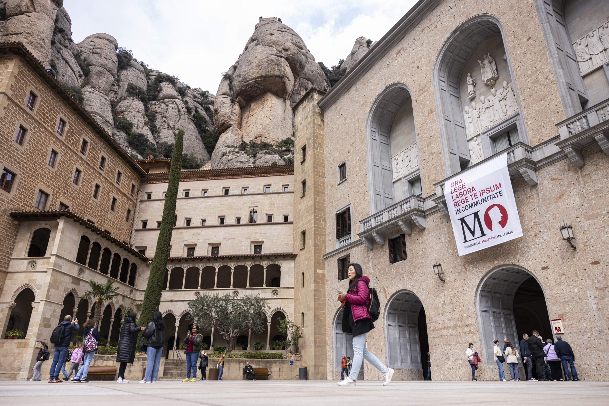 El Monestir de Montserrat, Medalla de Oro del Parlament como "emblema de la catalanidad"