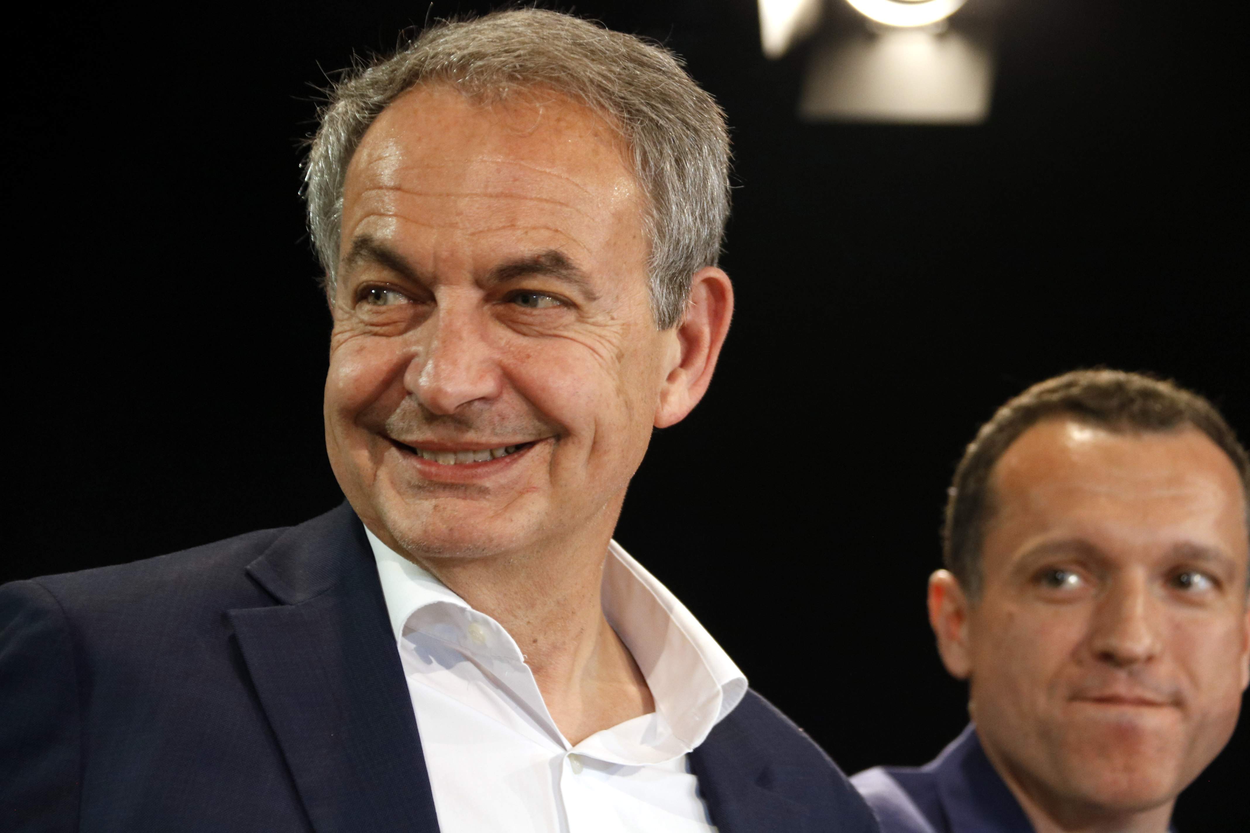 El "talismán" Zapatero entra en la campaña instando a Sánchez a seguir: "Nos movilizaremos sin parar"