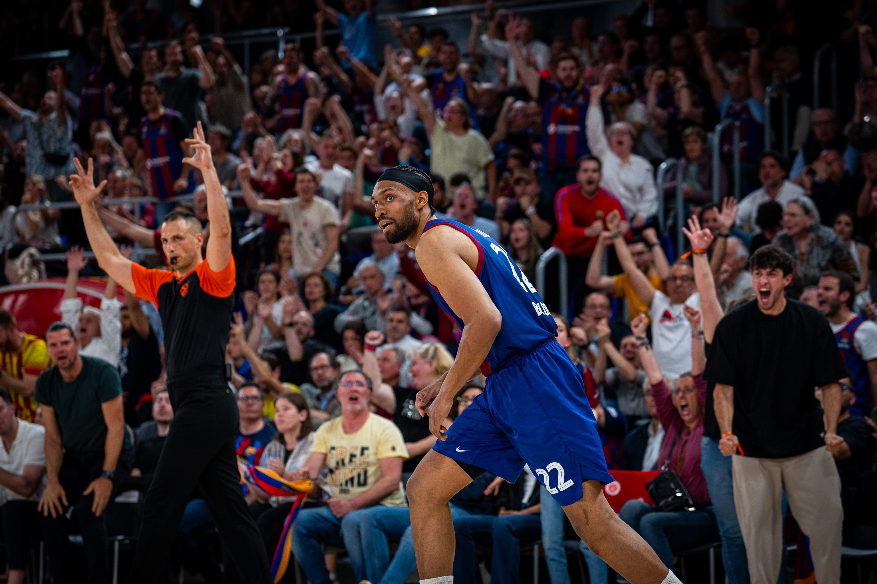 El Barça s'adjudica el segon envit davant l'Olympiacos i iguala els quarts de final de l'Eurolliga (77-69)