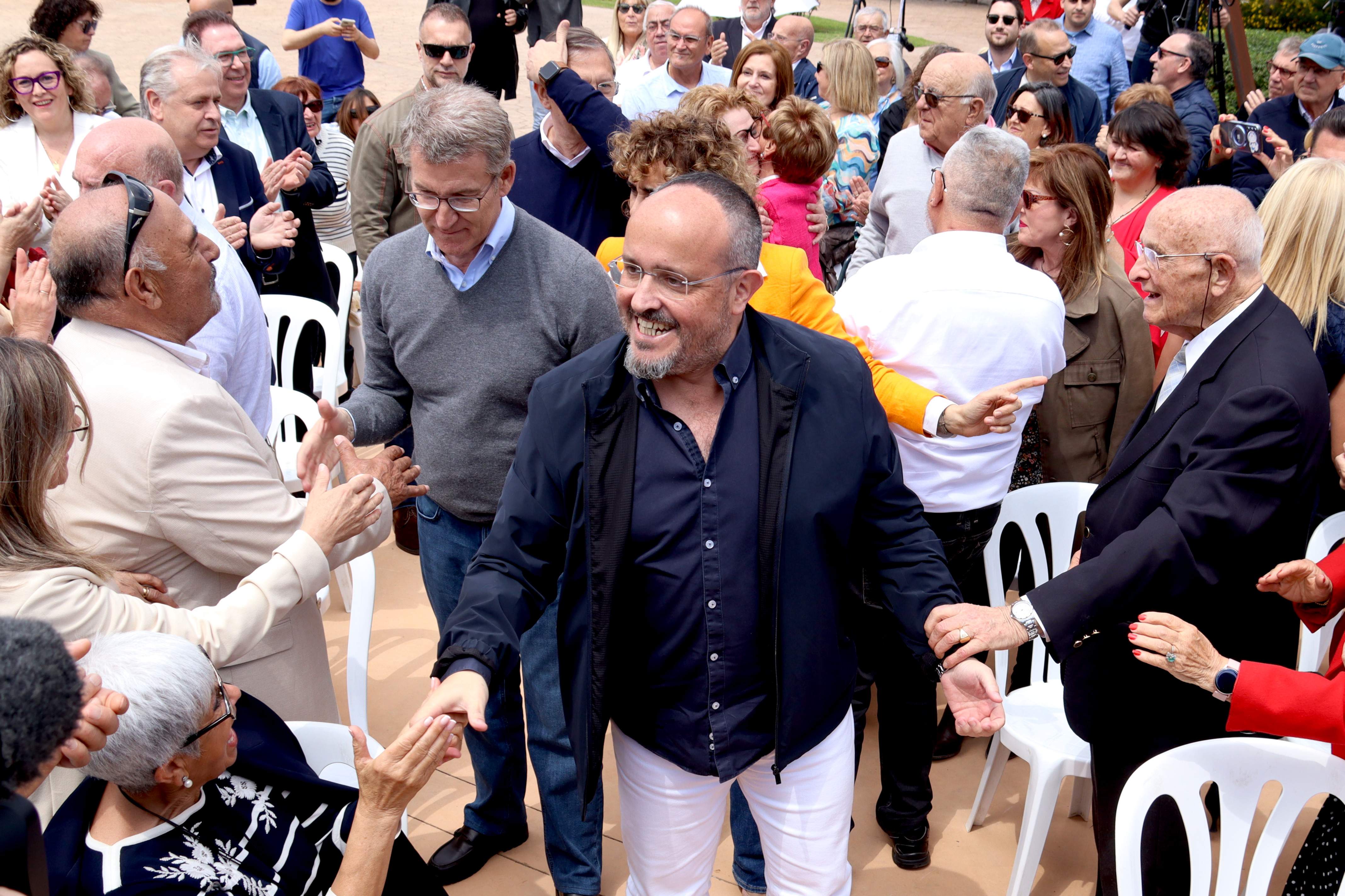 Alejandro Fernández invita a Sánchez y Puigdemont a marcharse: "Tendrán nuestro apoyo, cariño y comprensión"