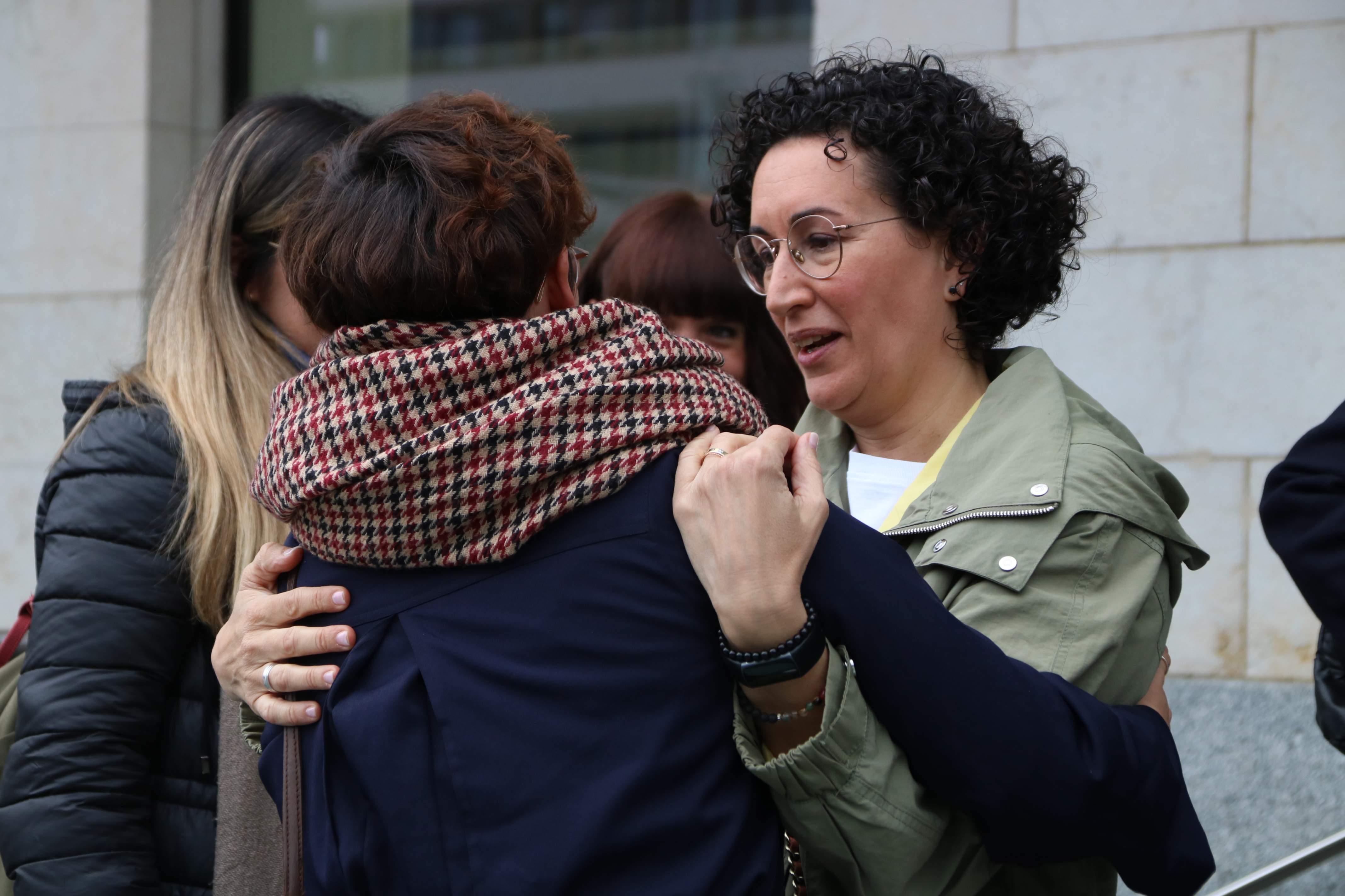 Marta Rovira se abraza con Jenn Díaz (Bernat Vilaró, ACN) Marta Rovira se abraza con Jenn Díaz (Bernat Vilaró, ACN)