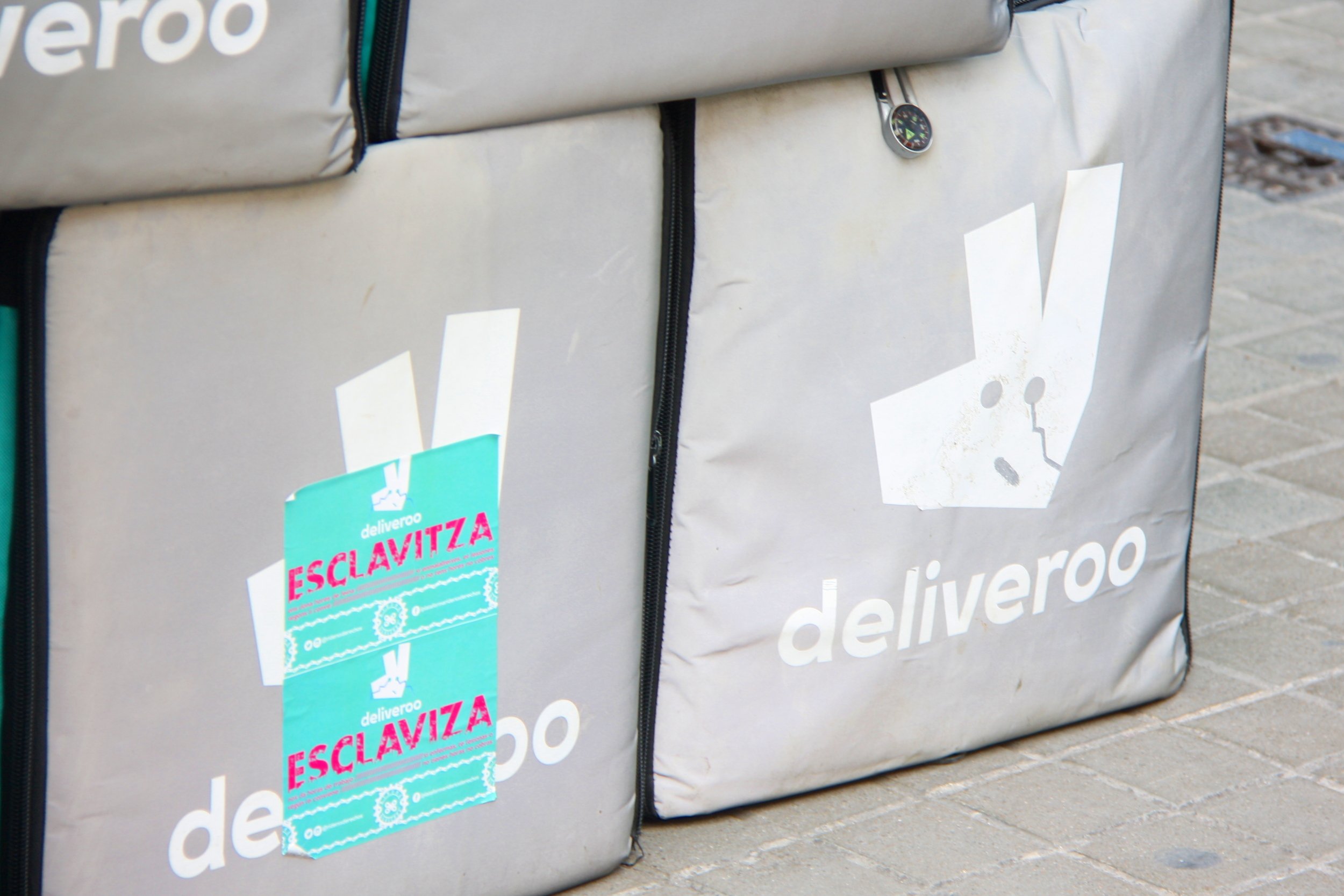 El jutge obliga Deliveroo a readmetre nou treballadors acomiadats el 2017