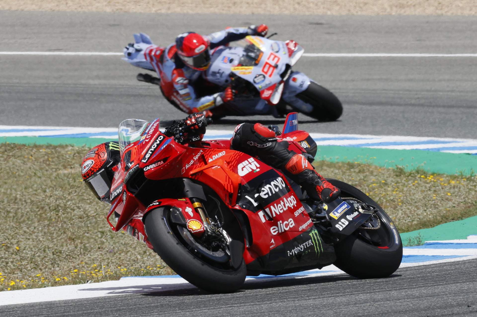 Pecco Bagnaia resiste y gana en Jerez por delante de un brillante Marc Márquez