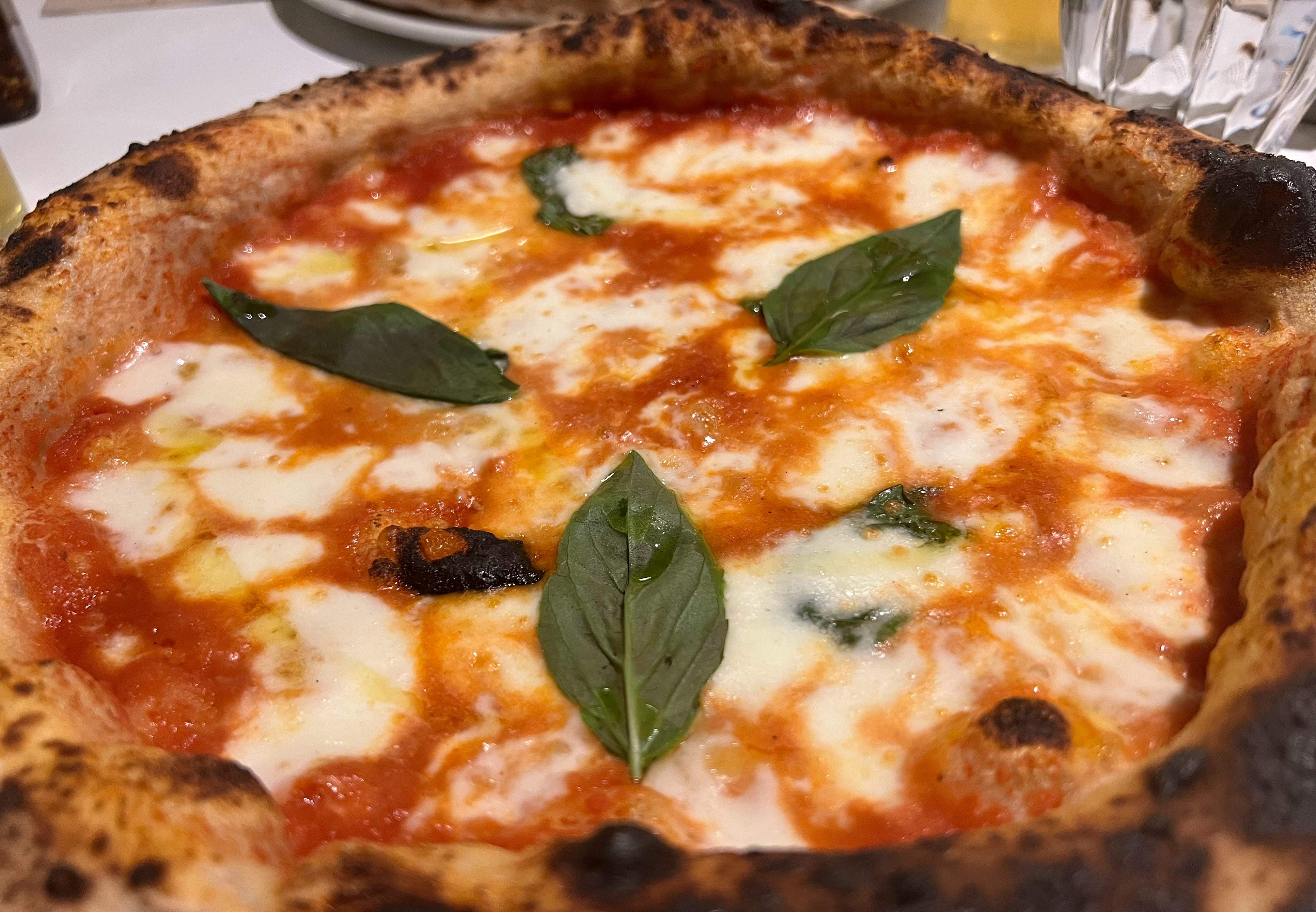 Una promesa de felicidad en forma de pizza en el barrio de Gràcia