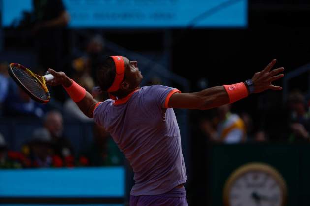 Rafa Nadal sirve durante el Masters 1000 de Madrid / Foto: EFE Rafa Nadal sirve durante el Masters 1000 de Madrid / Foto: EFE