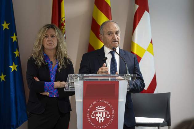 La presidenta del Consell de l'Advocacia y el decano de l'ICAB, en el debat / Foto: Irene Vilà Capafons