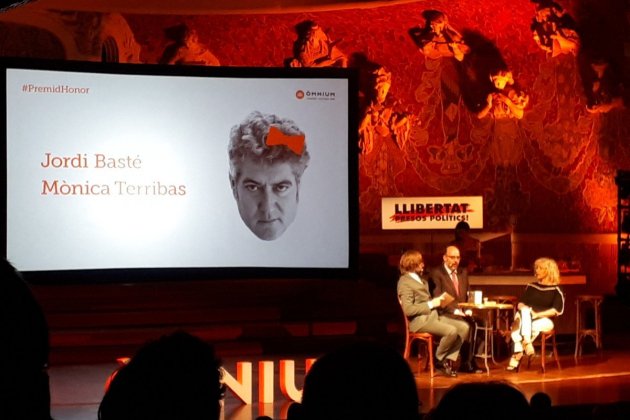 baste terribas premi honor lletres catalanes Òmnium baste terribas premi honor lletres catalanes Òmnium