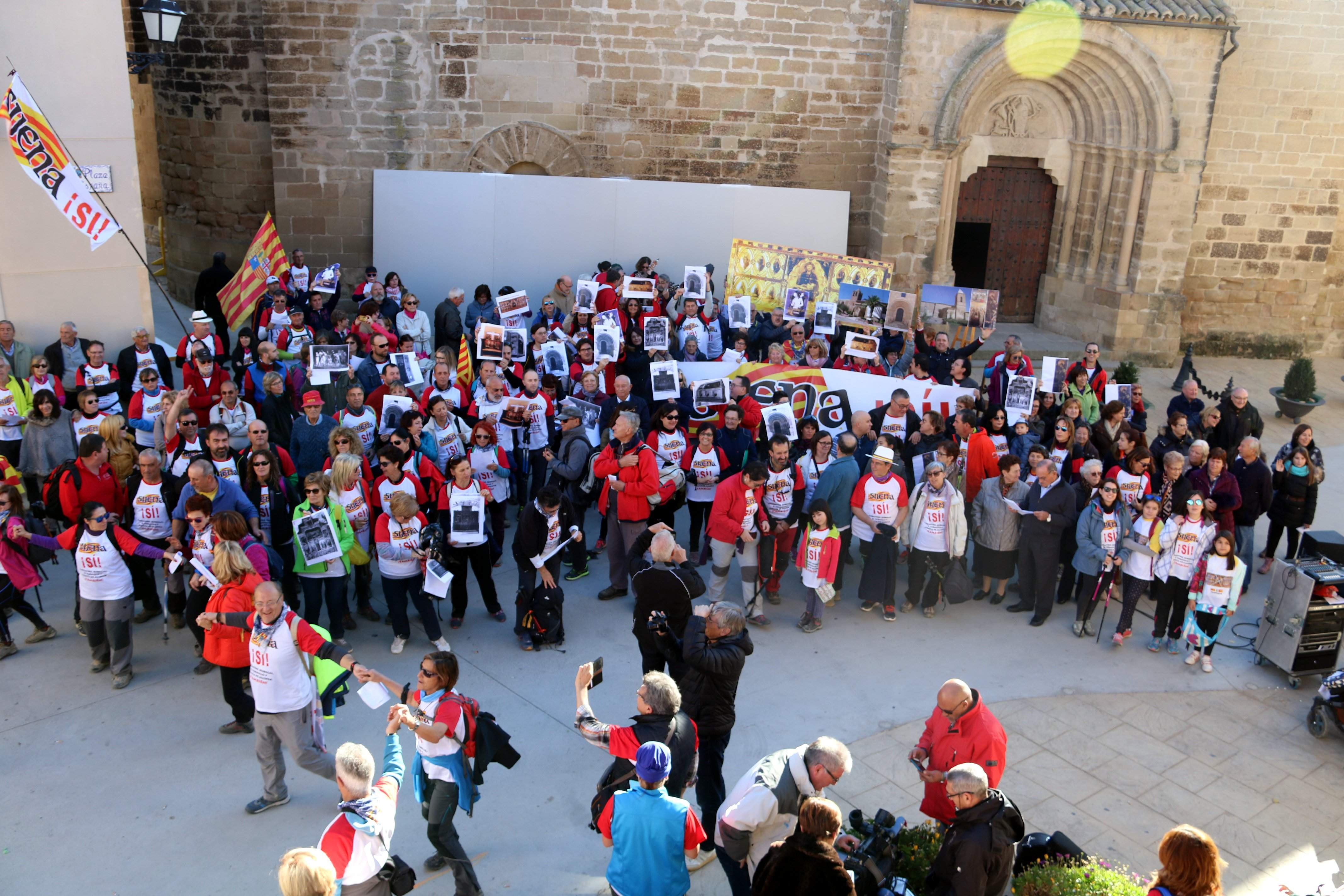 Más de 200 personas se manifiestan en Aragón reclamando las obras de Sijena