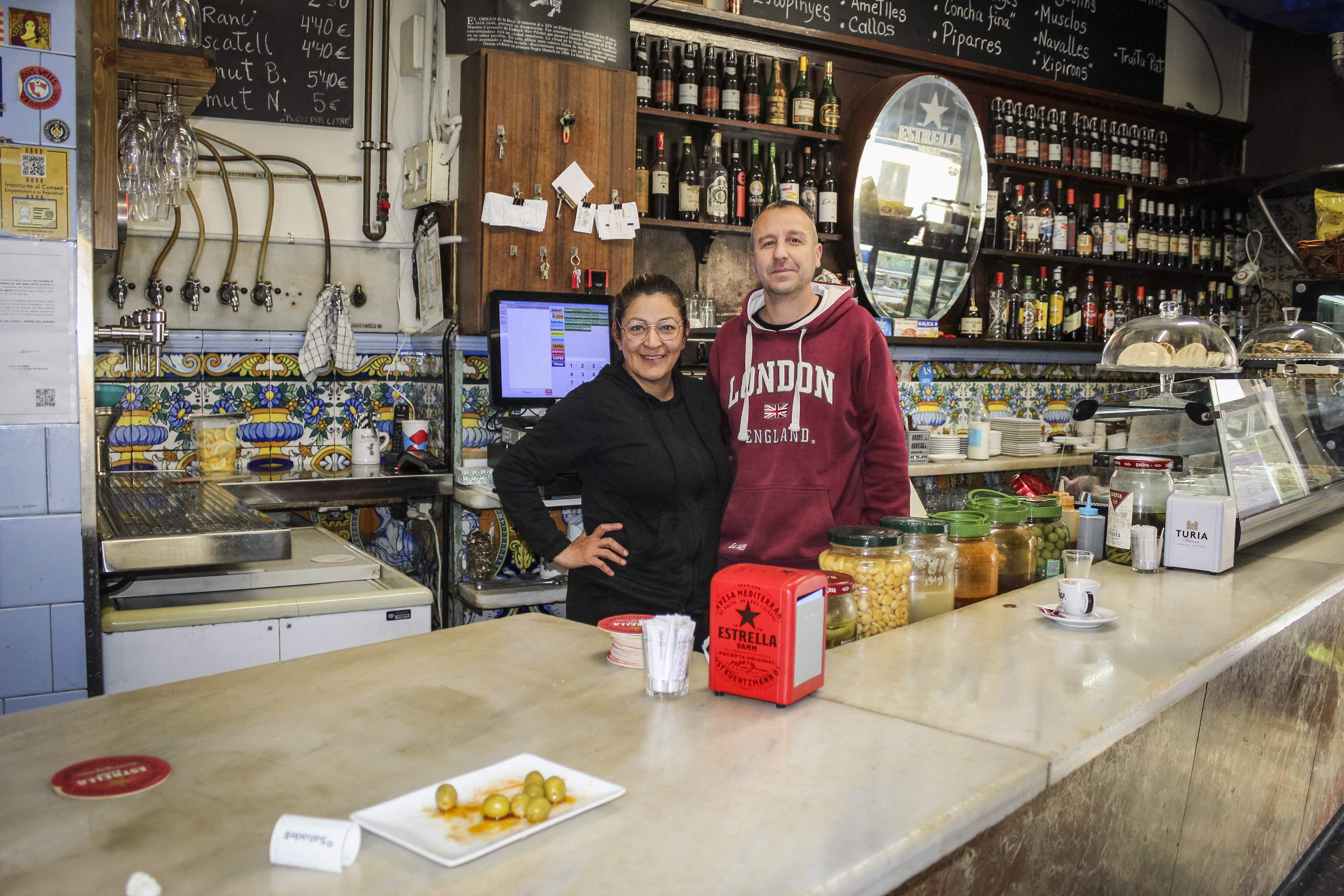 La mítica bodega de Sants que enorgulleix el barri amb la seva hospitalitat i les seves tapes