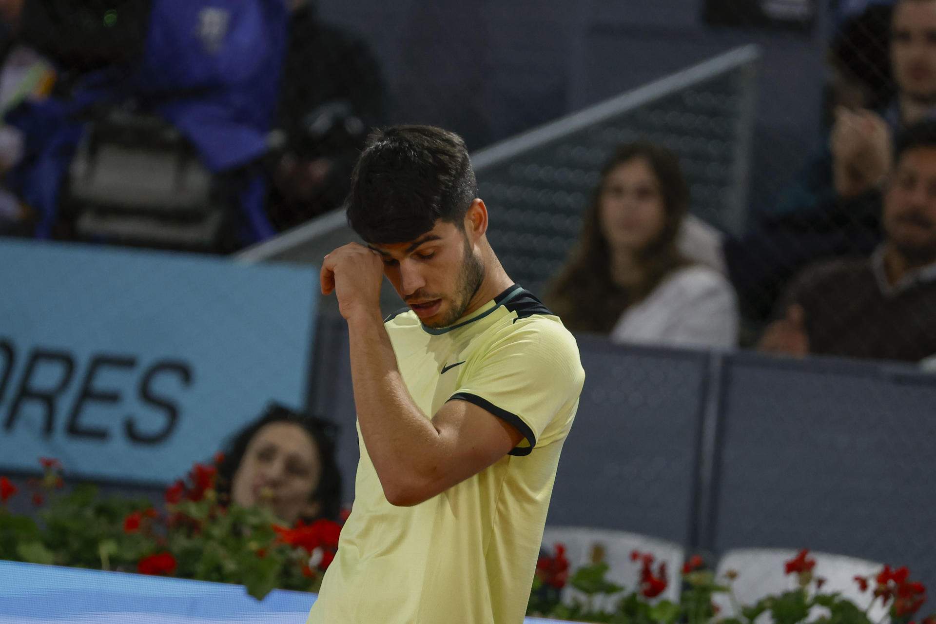 Carlos Alcaraz sucumbeix davant d'un imbatible Rublev i cau eliminat a quarts del Masters de Madrid