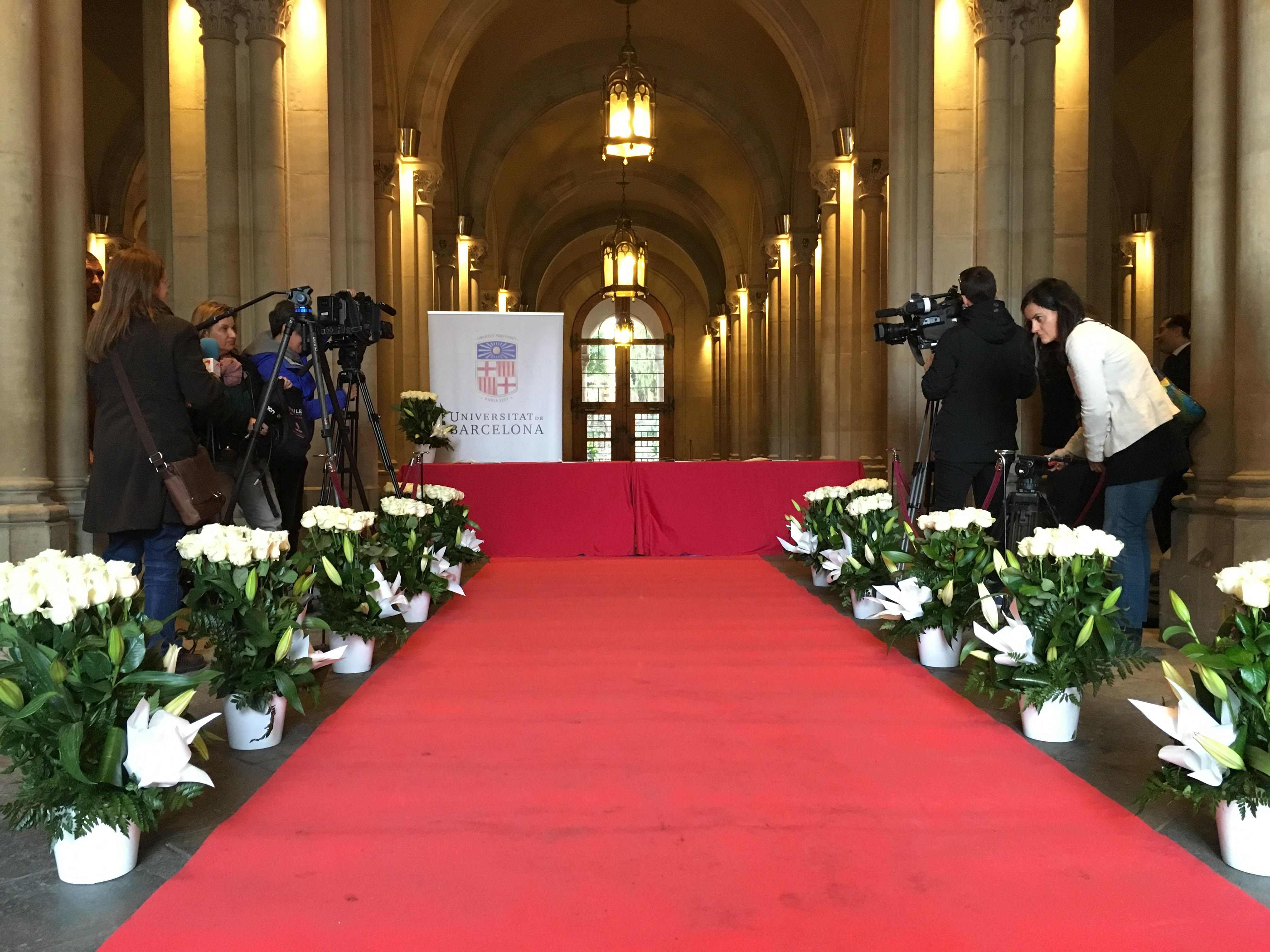 La UB se viste de luto por las víctimas de la AP-7