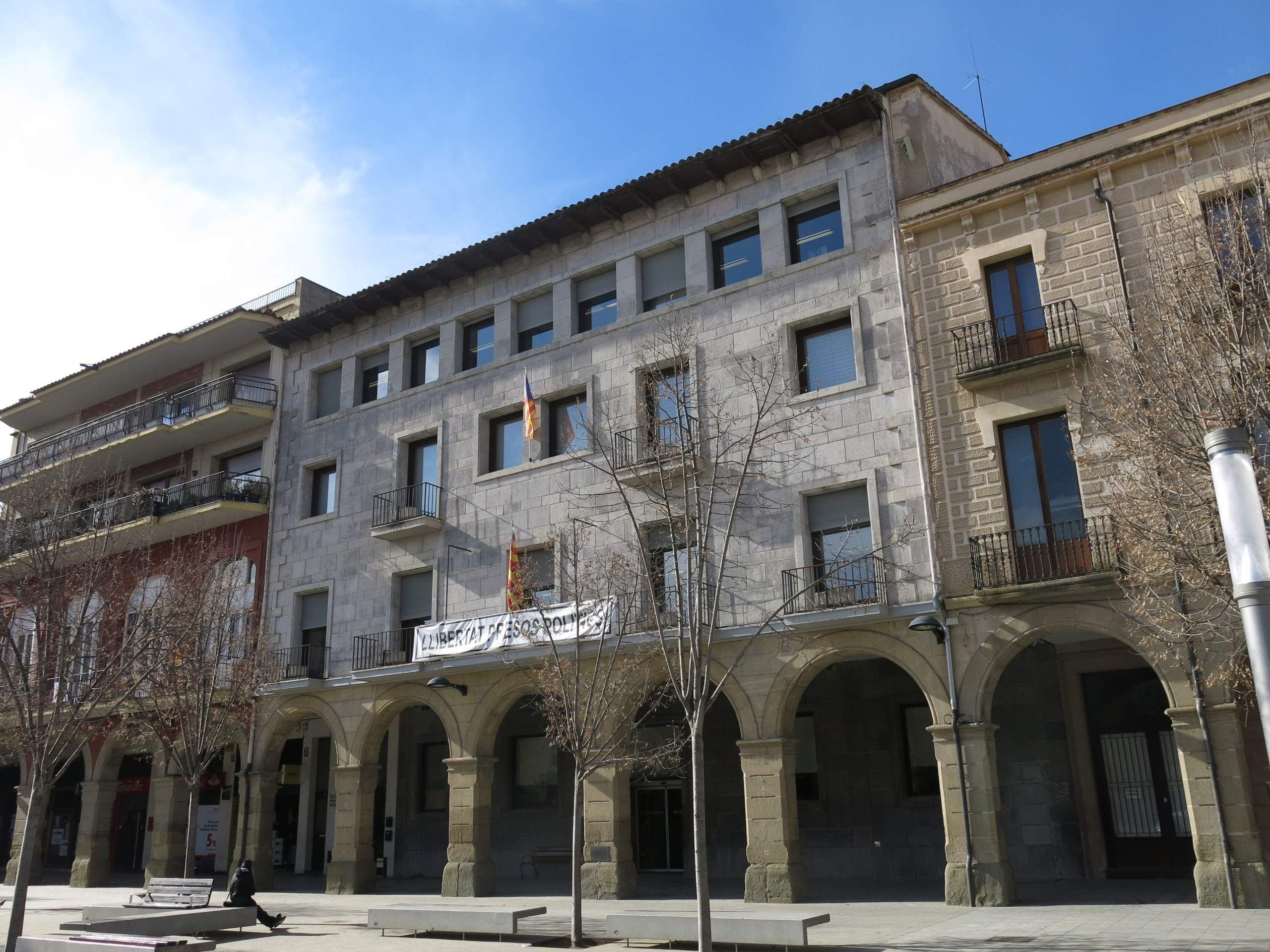 La Junta Electoral obliga al Ayuntamiento de Manlleu a retirar la estelada del balcón