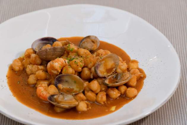 Garbanzos con gambas y almejas|chirlas Garbanzos con gambas y almejas|chirlas
