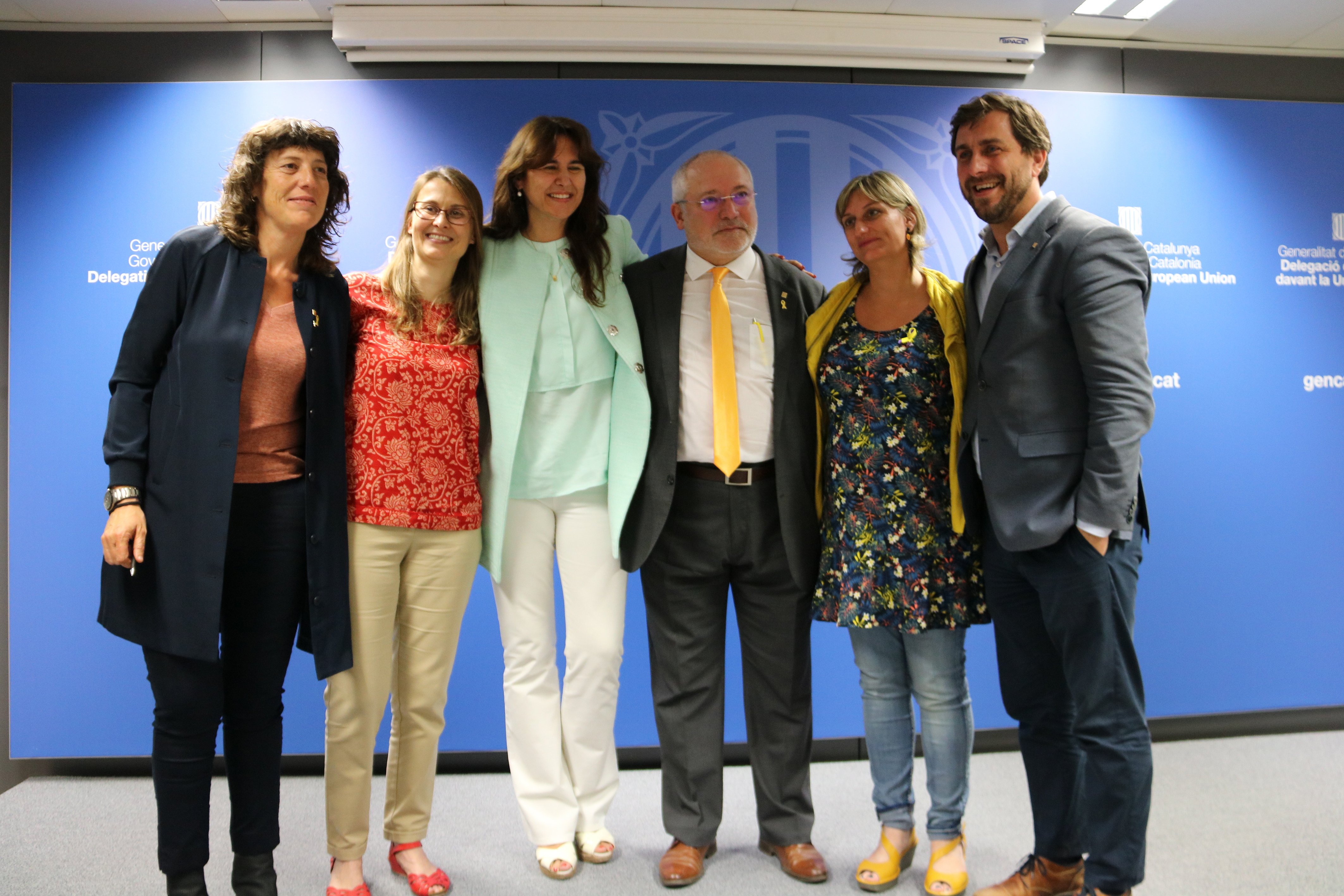 Els consellers exiliats a Bèlgica traspassen la seva cartera a les noves conselleres