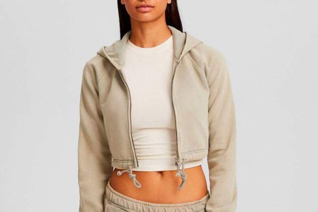 Sudadera cremallera capucha cropped