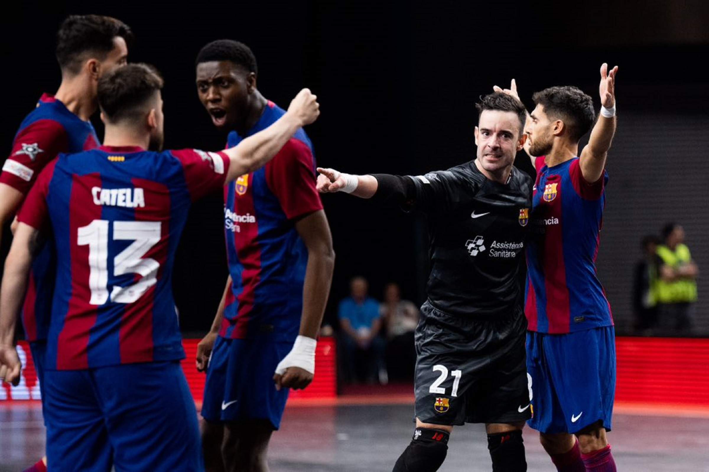 El Barça de fútbol sala vence al Sporting con sufrimiento (5-4) y accede a la final de la Champions