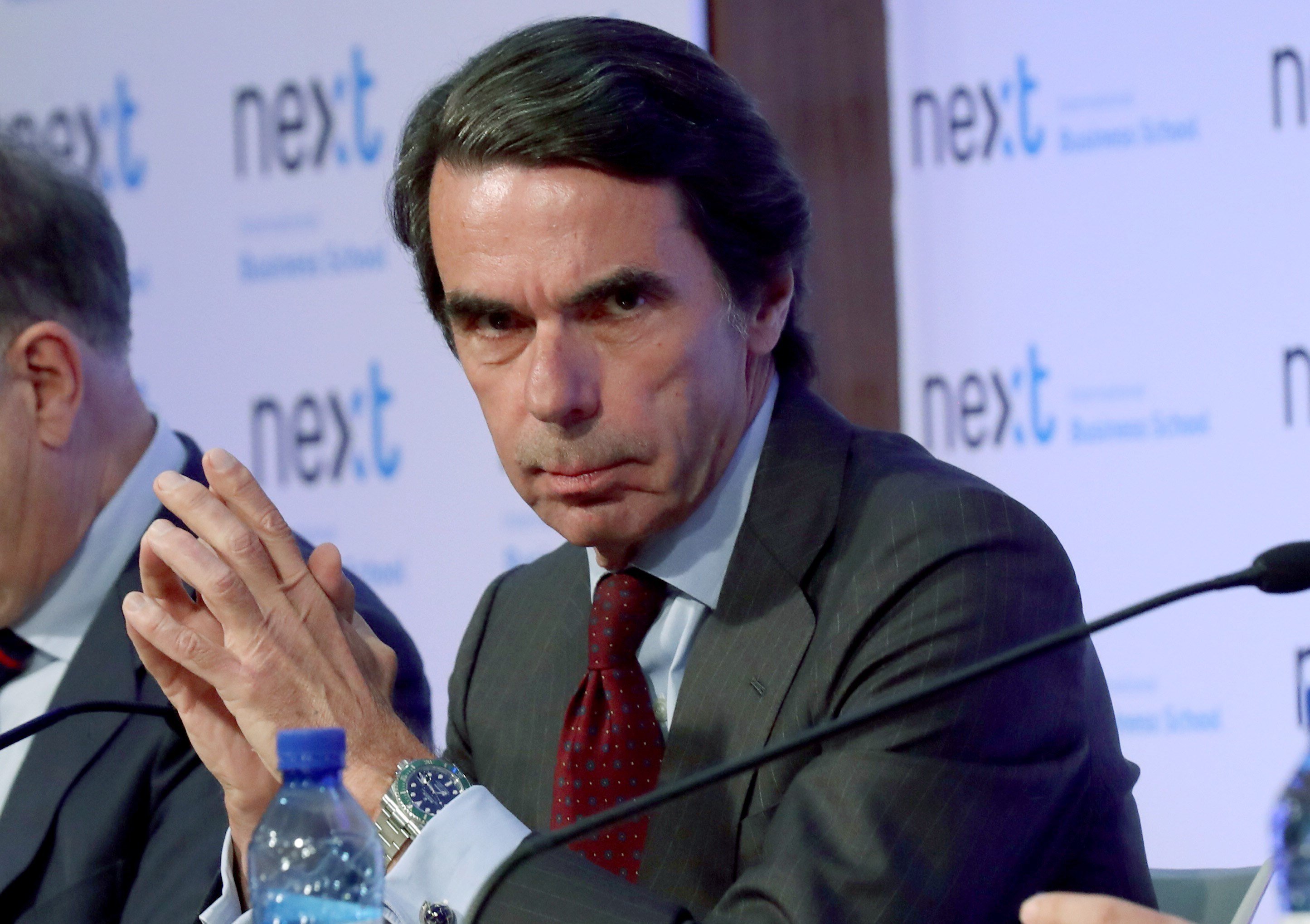 Aznar amenaza con volver después de la renuncia de Rajoy