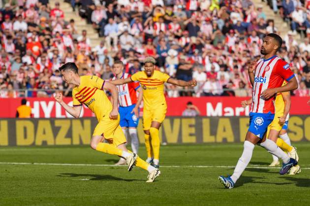 Lewandowski celebrado su gol de penalti ante el Girona Lewandowski celebrado su gol de penalti ante el Girona