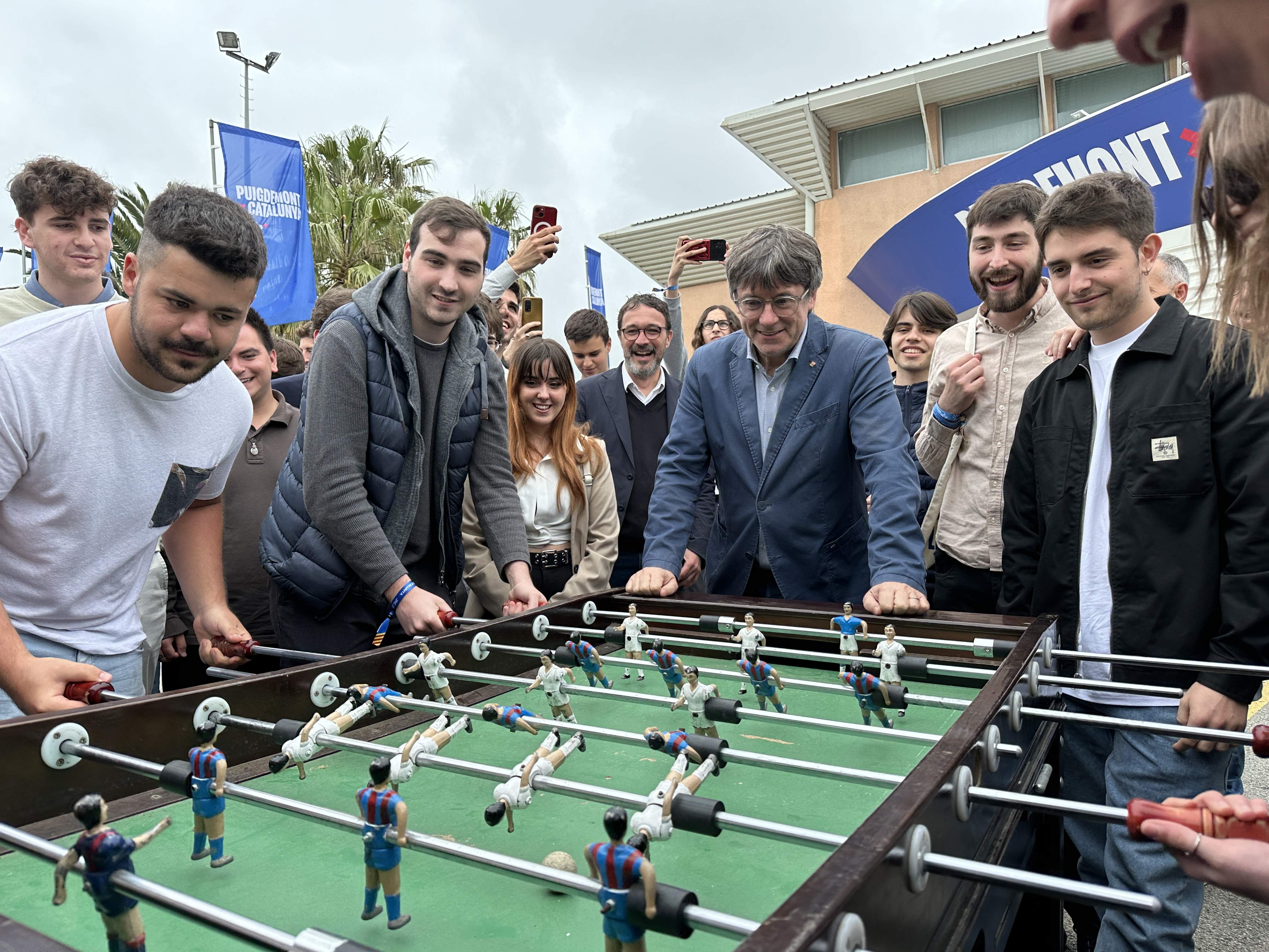 Puigdemont alerta a los jóvenes sobre la ultraderecha: "Desconfiad de las soluciones fáciles"