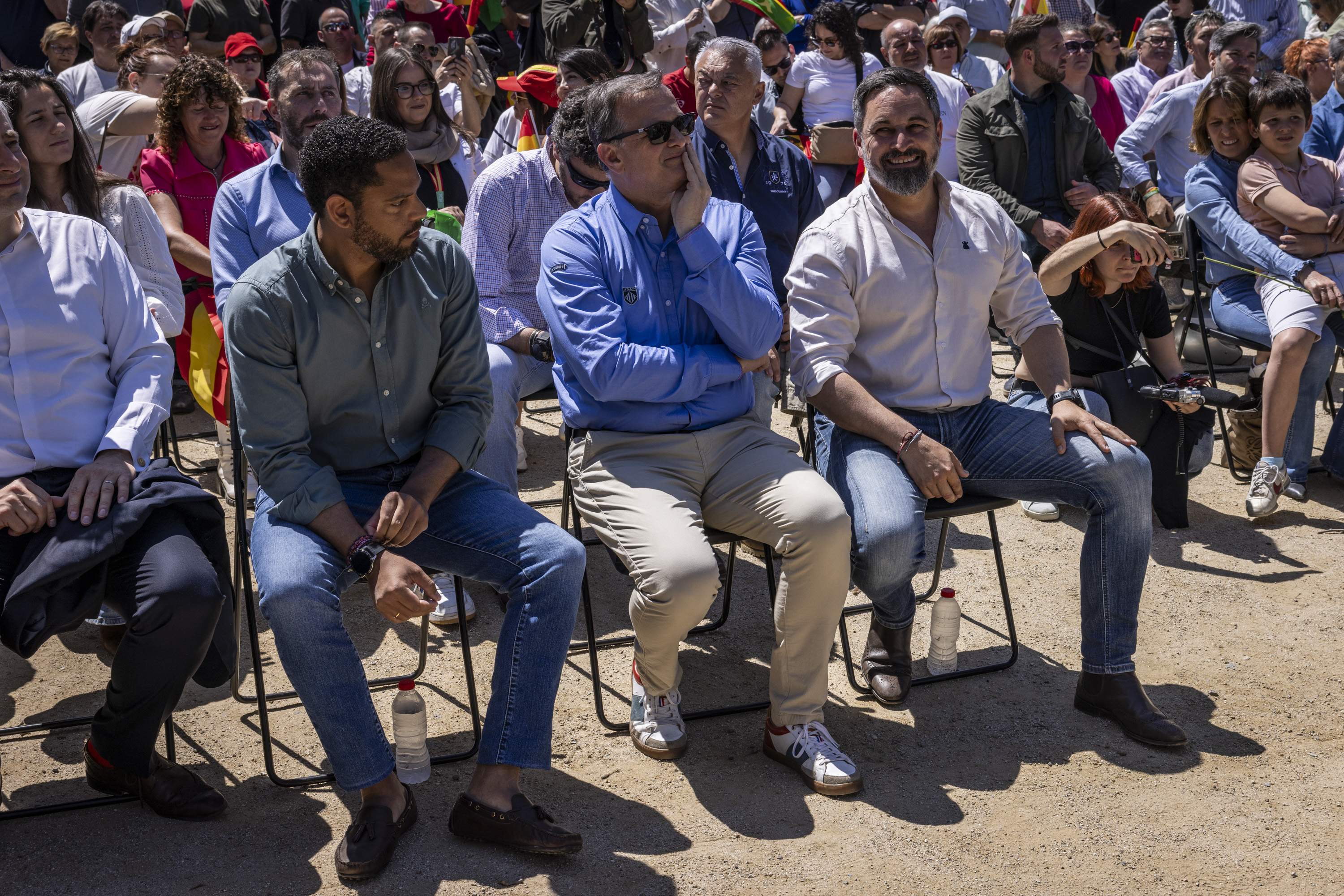 Vox lleva a Cornellà el alcalde ultra de Perpinyà para denunciar la "injerencia del separatismo en Francia"