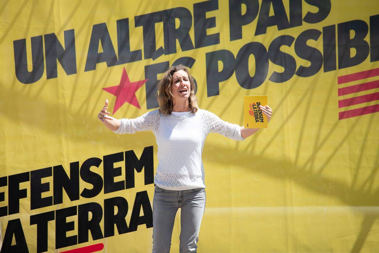 Envestida de la CUP contra el PSC: "No ens dobleguem davant aquesta colla de mafiosos"