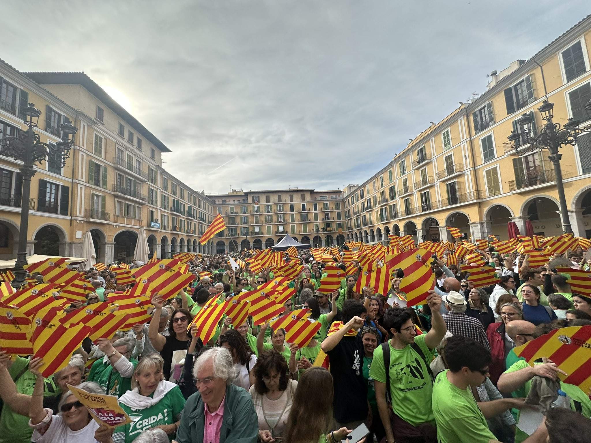 Multitudinaria marcha en las calles de Palma en defensa del catalán en las Illes