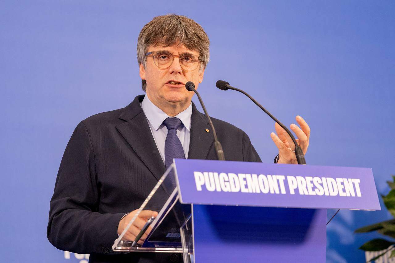 Puigdemont propone una reforma de la administración que acabe con la "telaraña de burocracia paralizante"