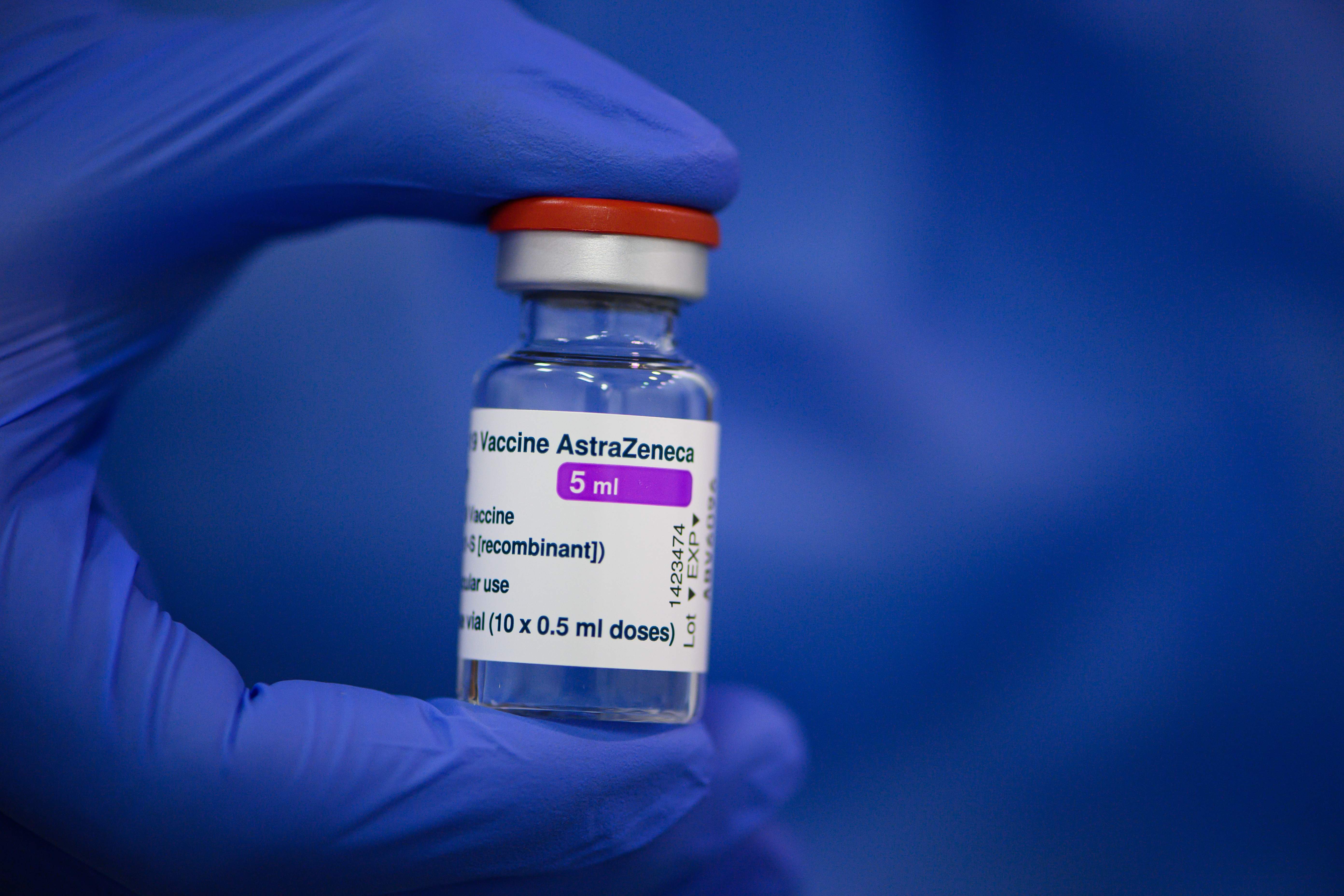 La Comissió Europea suspèn la comercialització de la vacuna contra la covid d'AstraZeneca