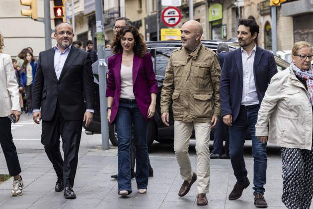 BARBETA passejada sarrià PP eleccions Catalunya 2024, Ayuso, Sirera, Alejandro Fernández / Foto: Carlos Baglietto