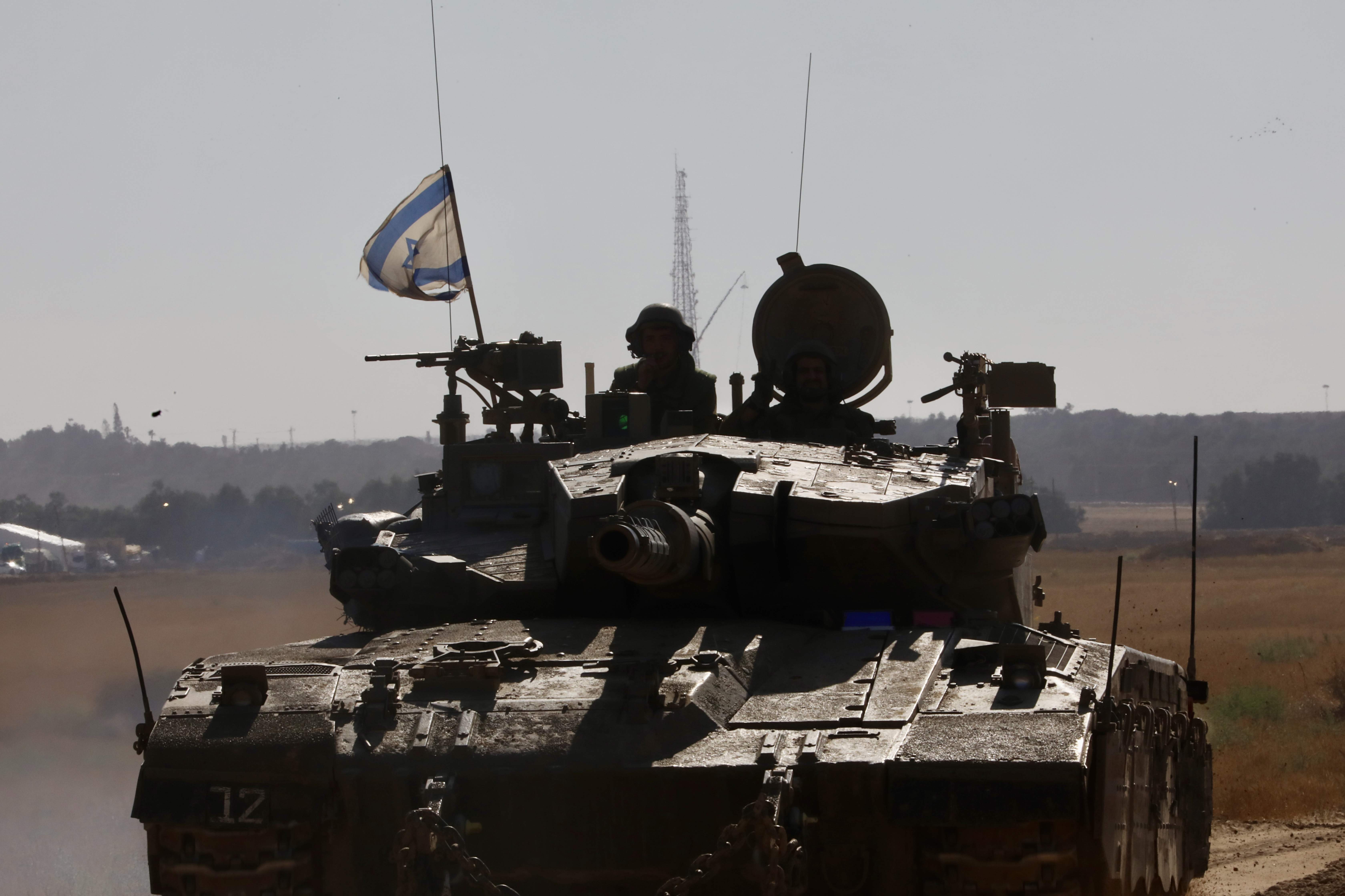 Israel pren el control del pas fronterer de Rafah després de bombardejar durant la nit la ciutat
