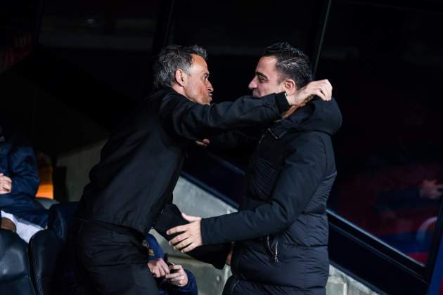 Luis Enrique y Xavi Hernández se saludan antes del PSG - Barça / Foto: Europa Press Luis Enrique y Xavi Hernández se saludan antes del PSG - Barça / Foto: Europa Press