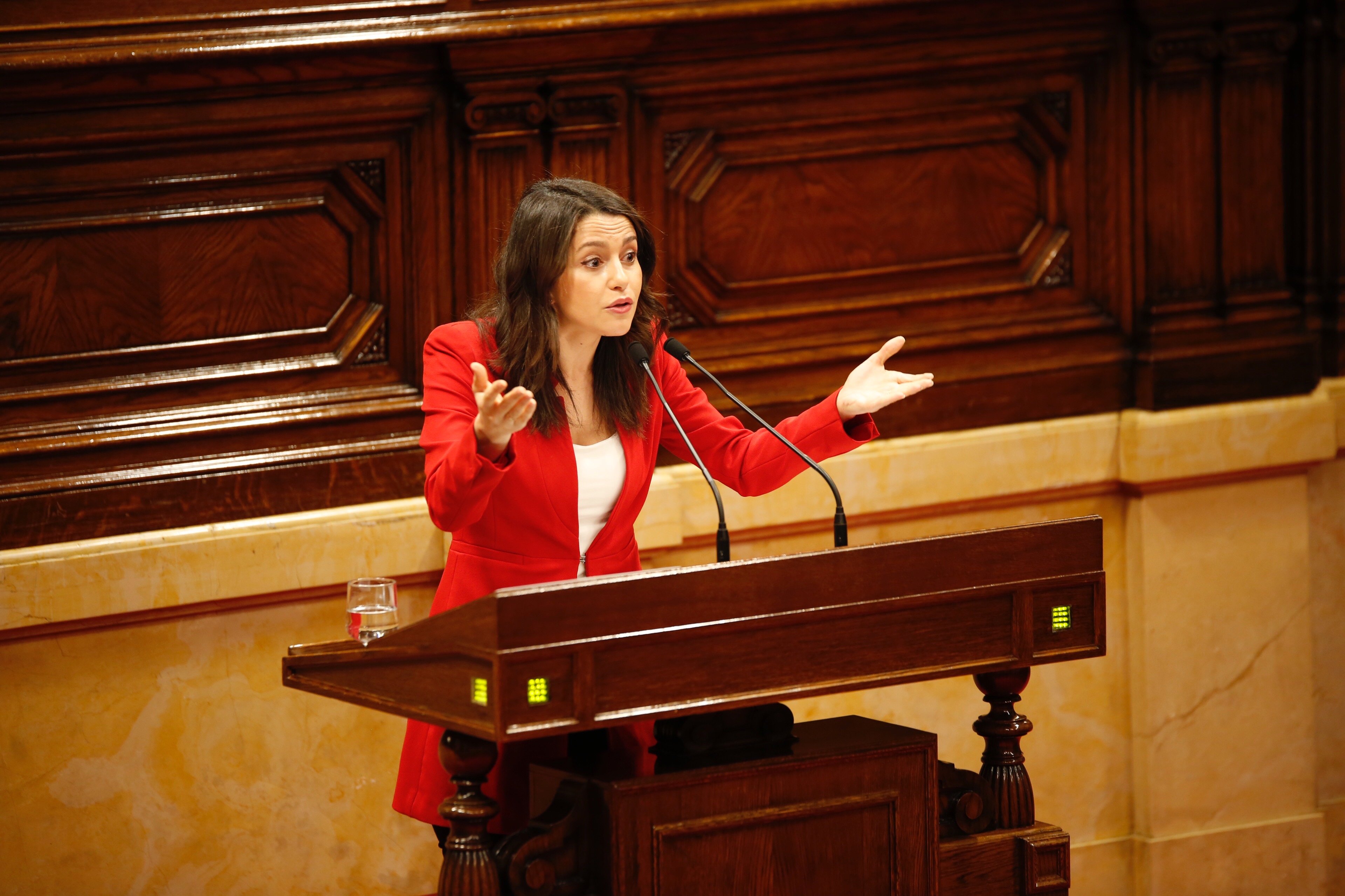 Arrimadas pone en tela de juicio a Sánchez por reunirse con el "separatismo"