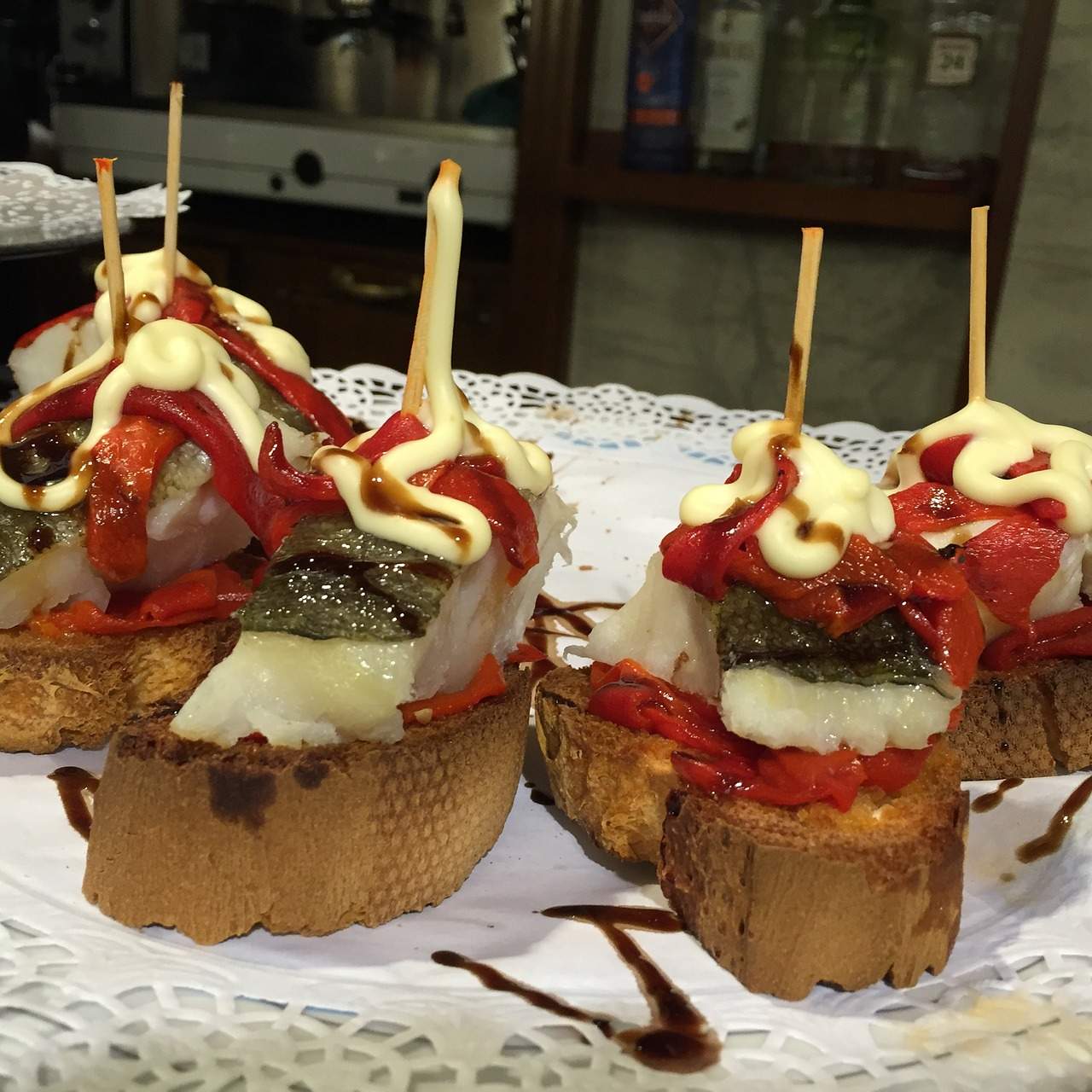 Fes un assortiment de pintxos perfectes amb aquestes propostes al més pur estil basc